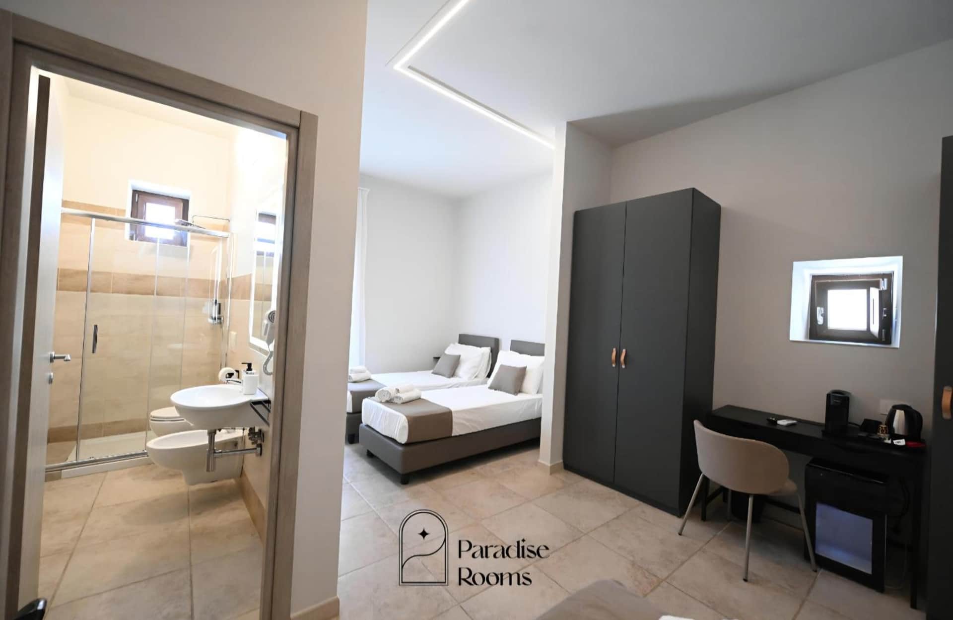 Hotel Paradise Rooms