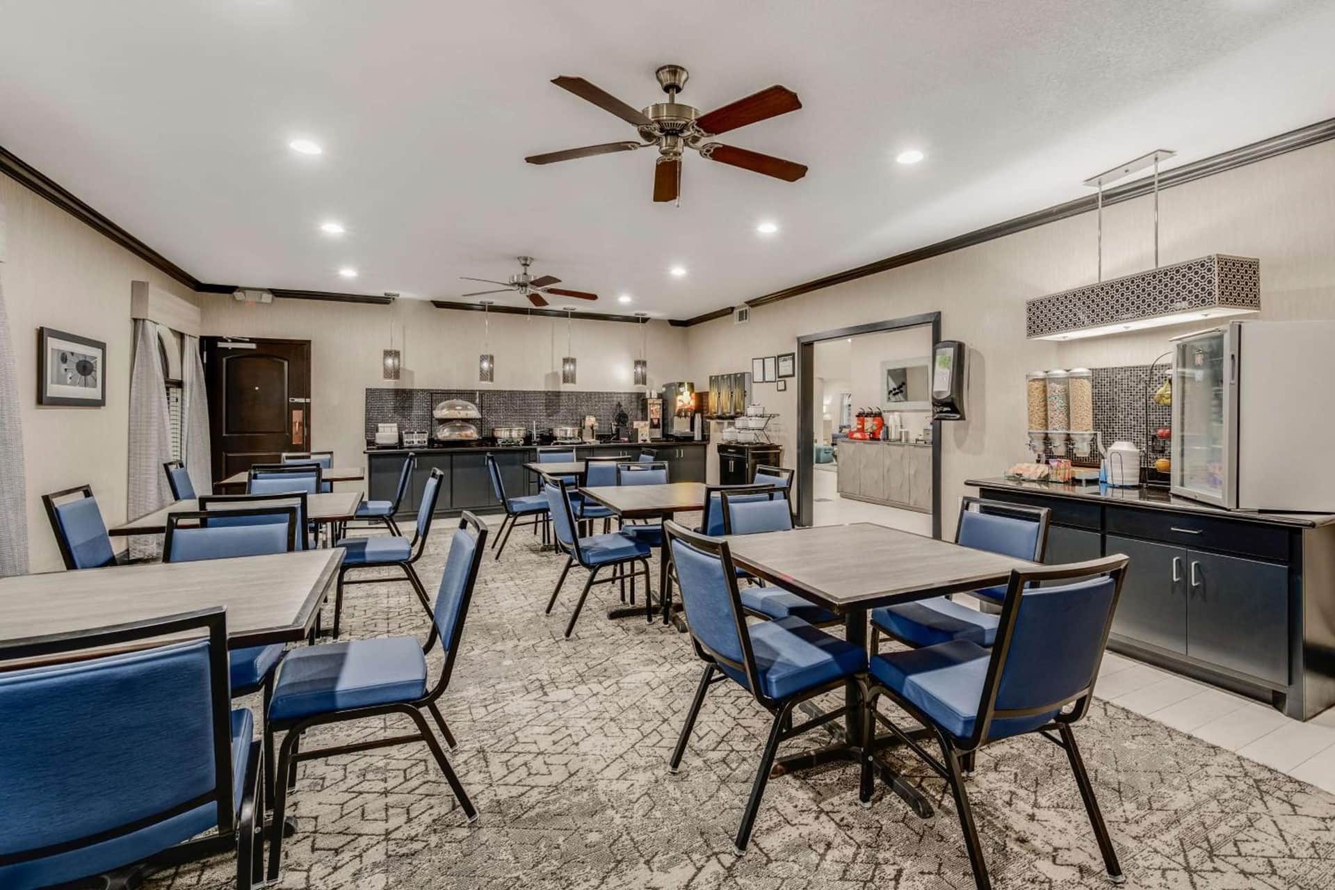 Huntsville Inn & Suites