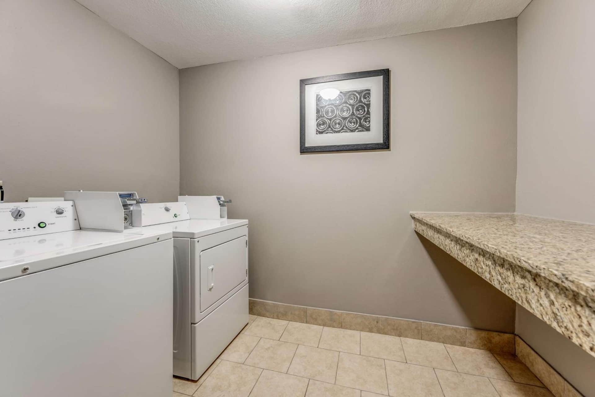 Huntsville Inn & Suites