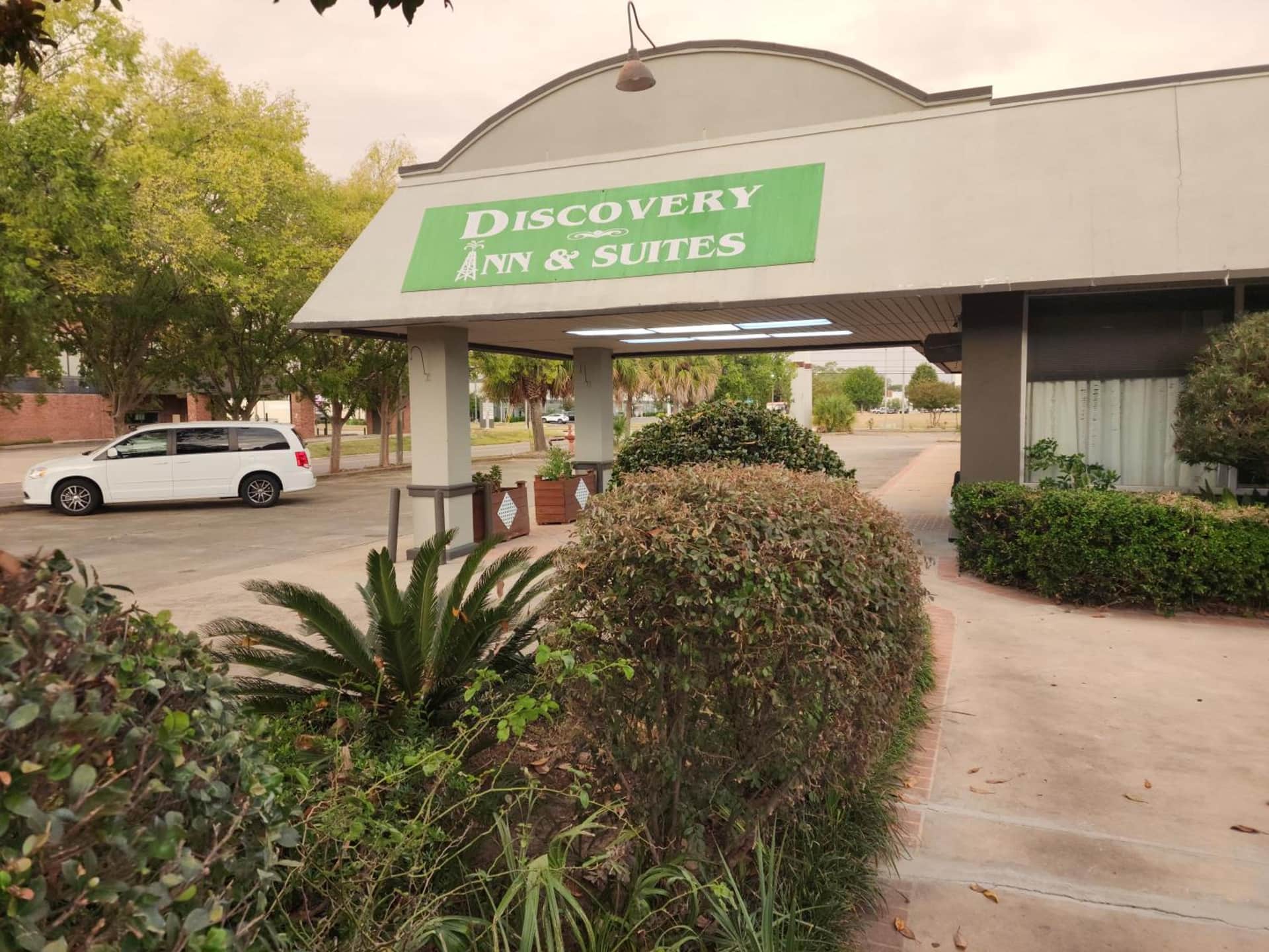 Discovery Inn & Suites