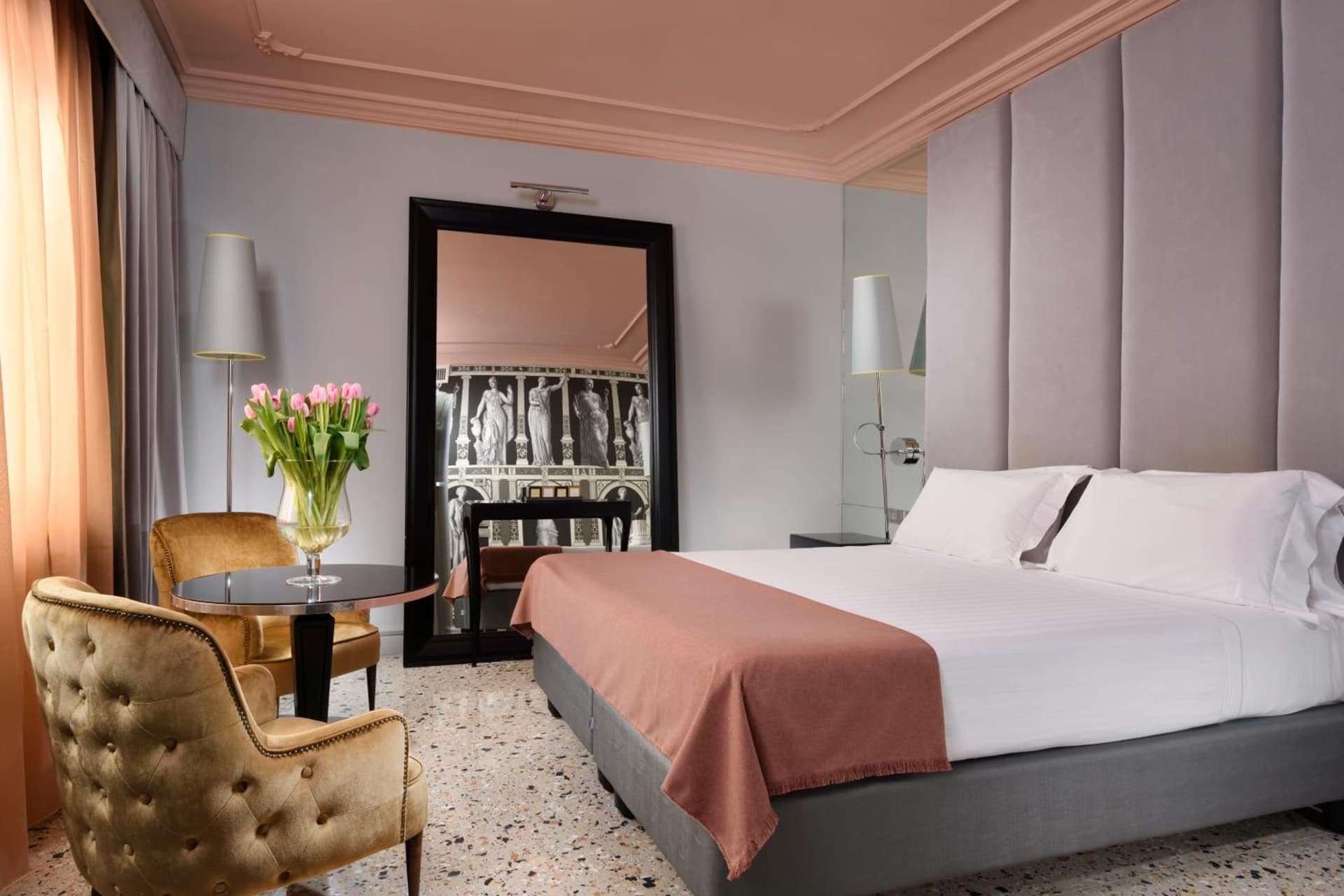 Leon's Place Hotel