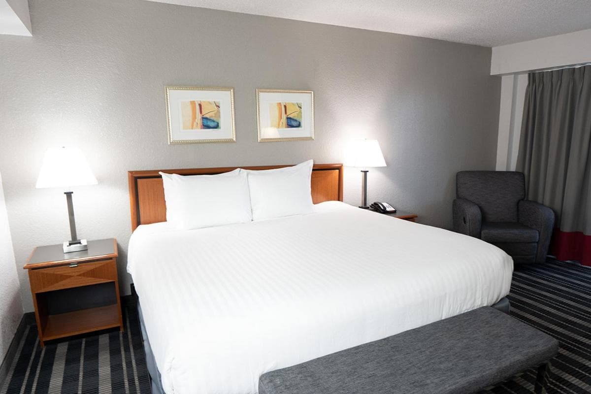 Atrium Hotel & Suites DFW Airport