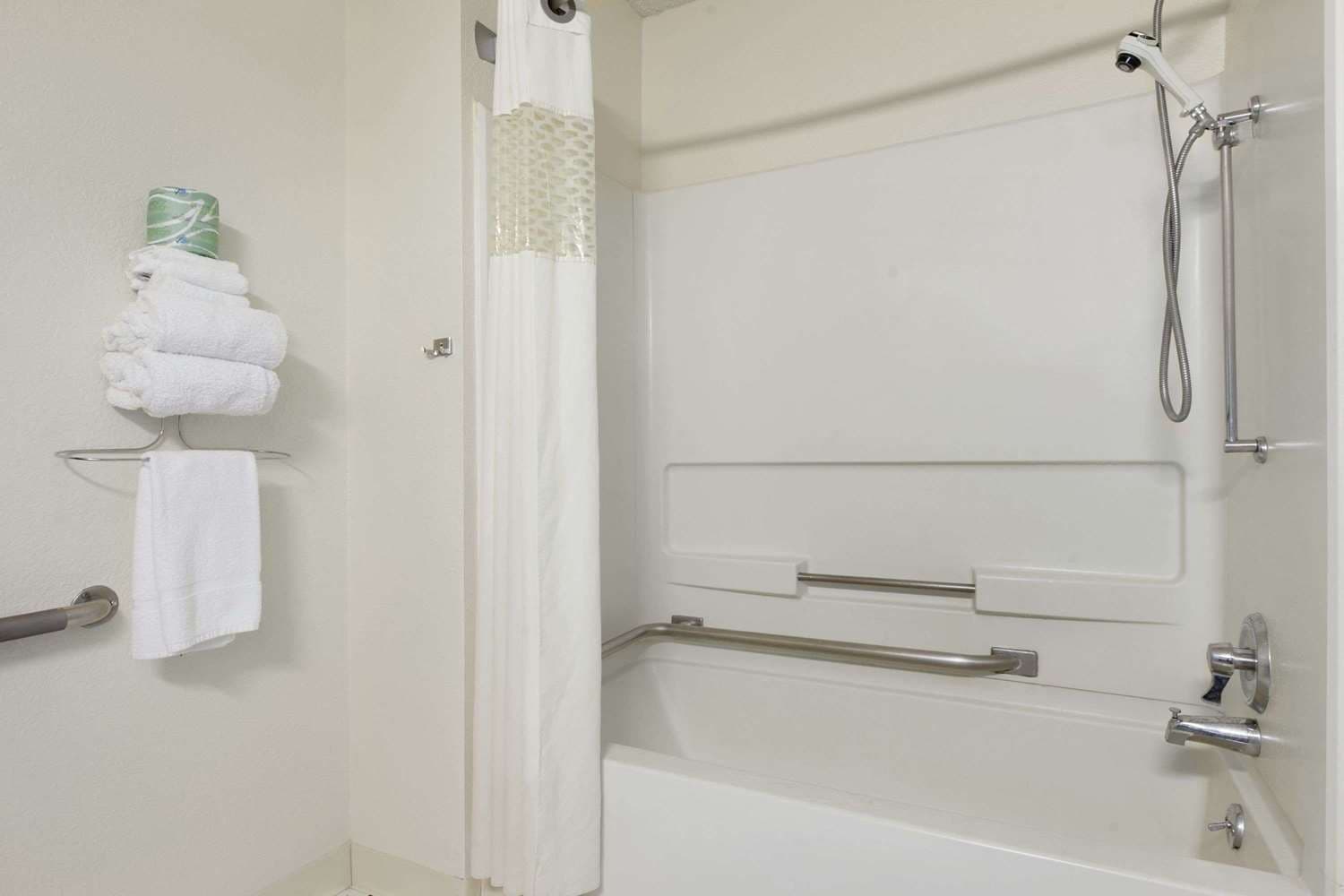 Super 8 by Wyndham Canton/Livonia Area