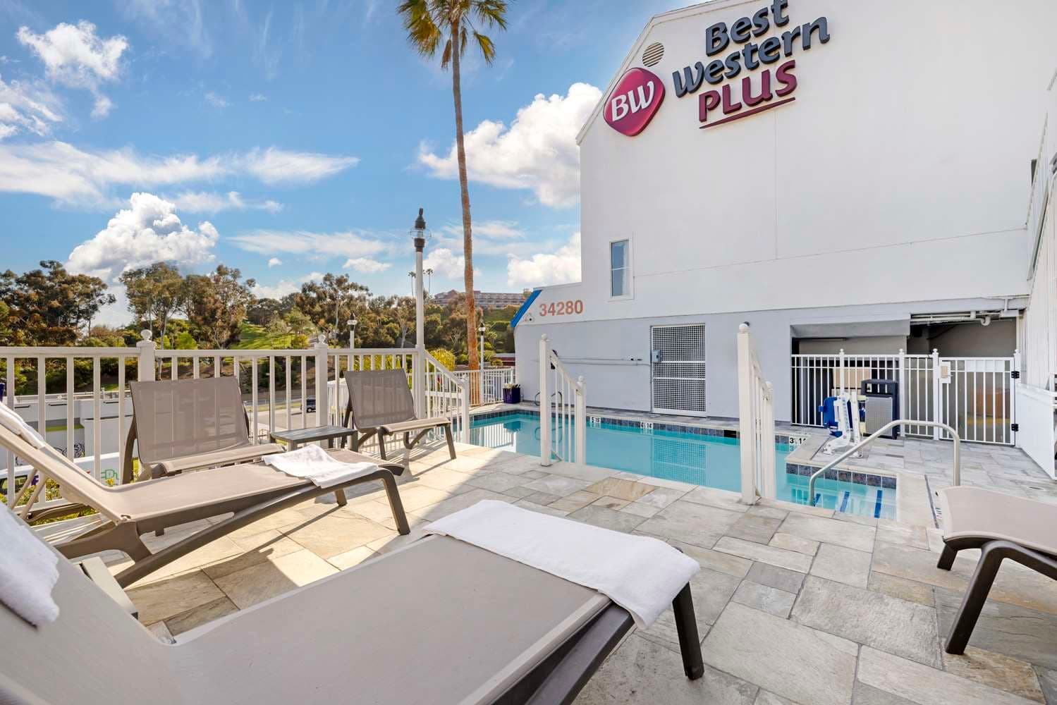 Best Western Plus Marina Shores Hotel