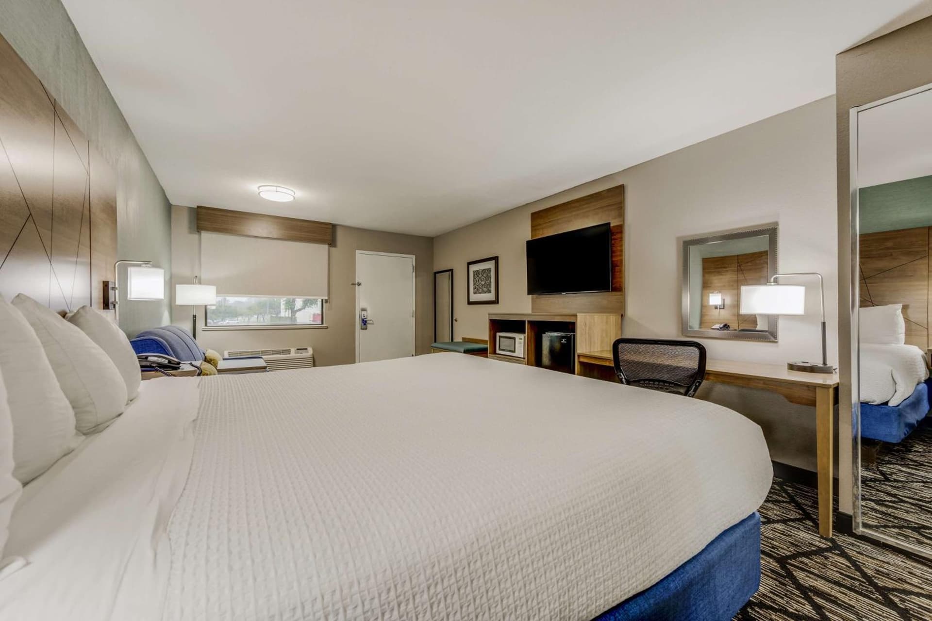 Huntsville Inn & Suites