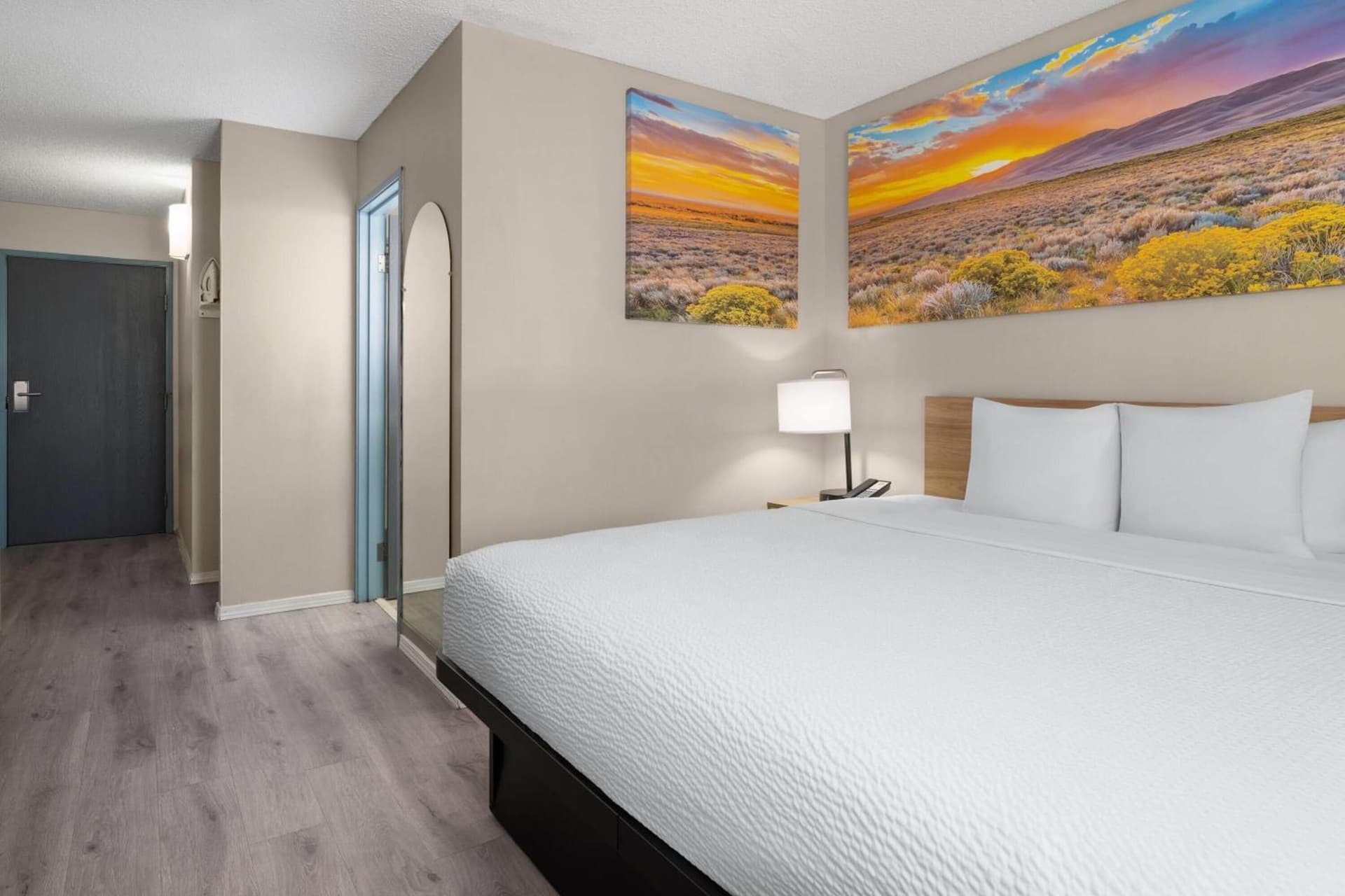 Days Inn & Suites by Wyndham Airport Albuquerque