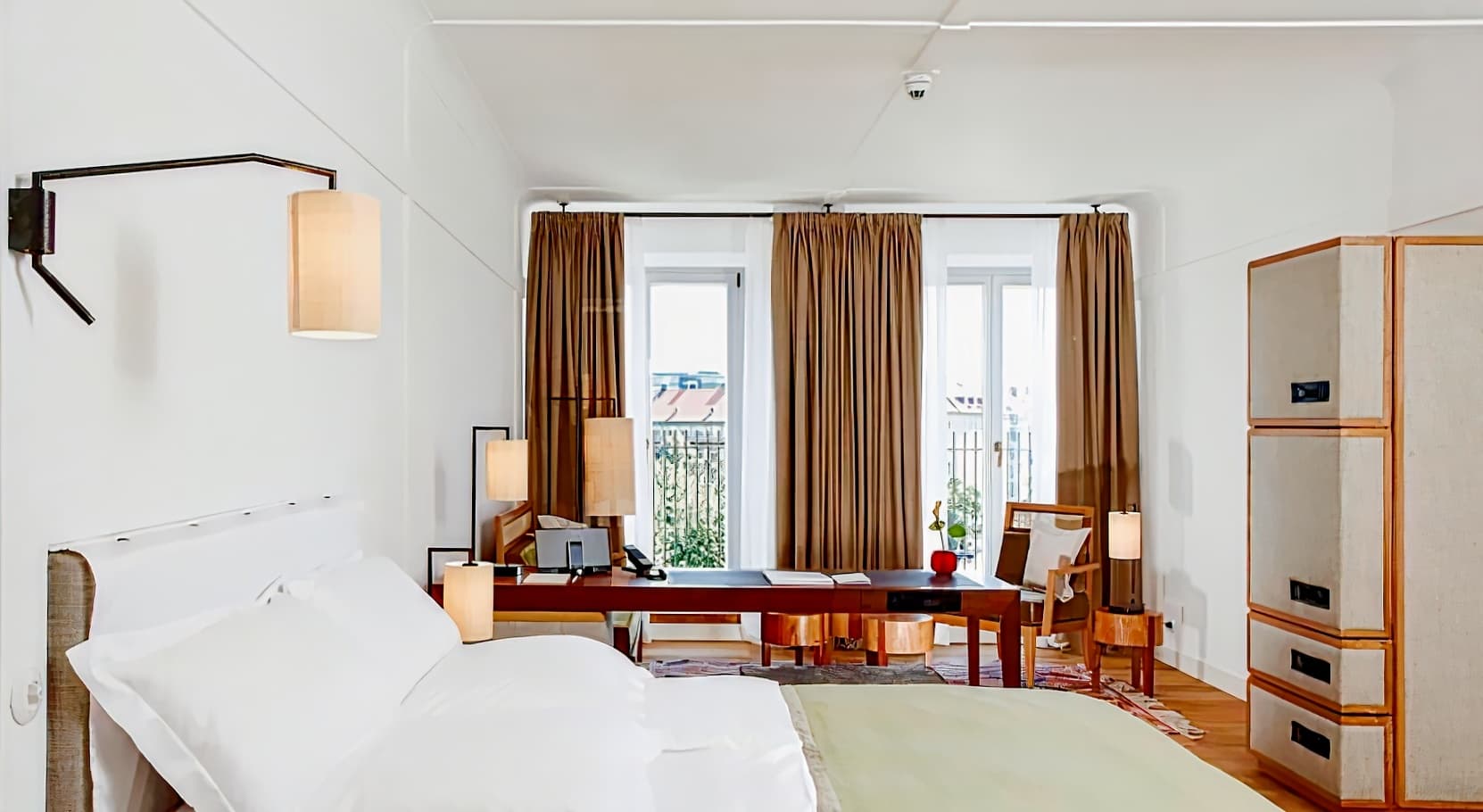 Louis Hotel