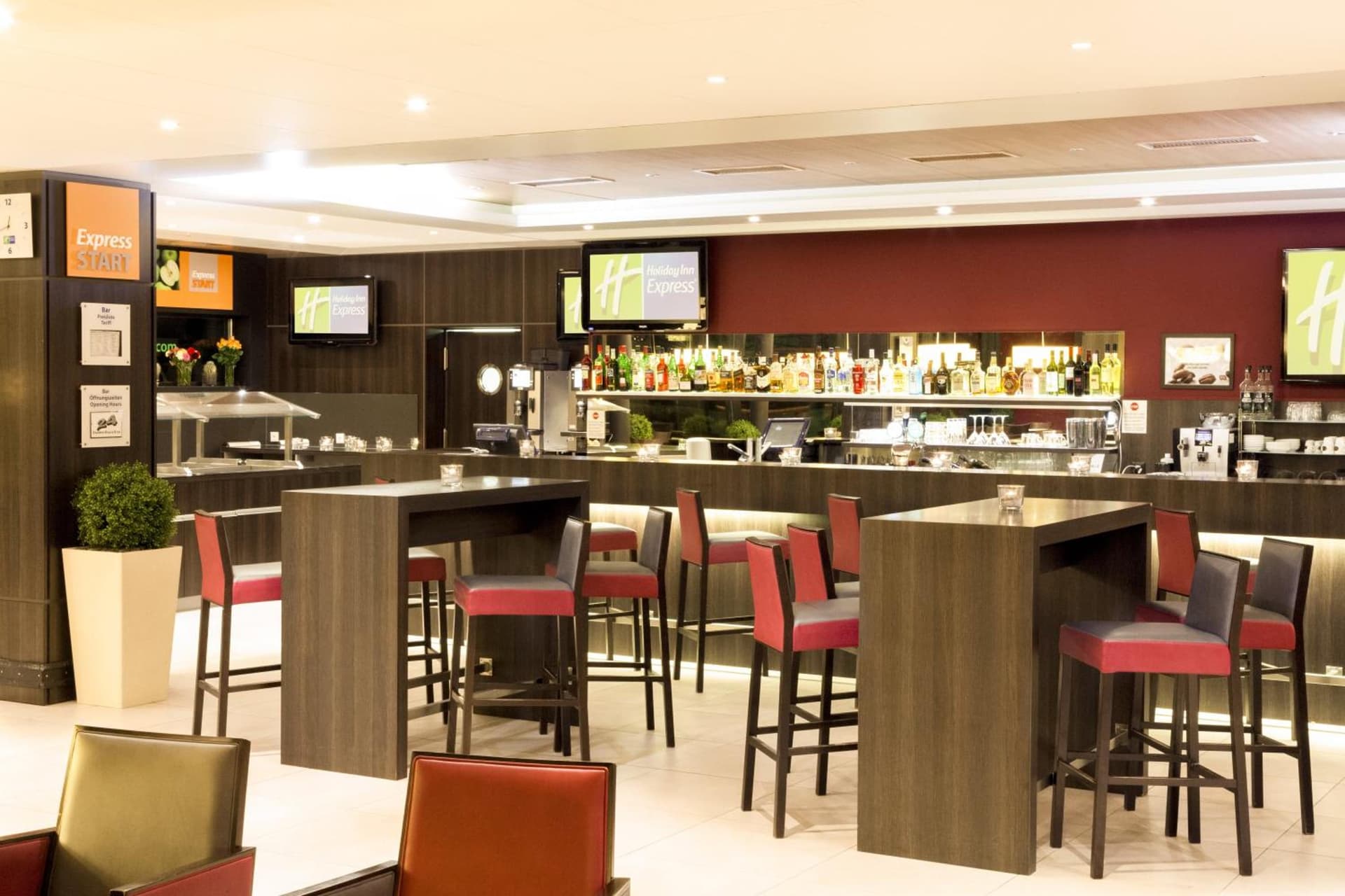 Holiday Inn Express Zürich Airport, an IHG Hotel