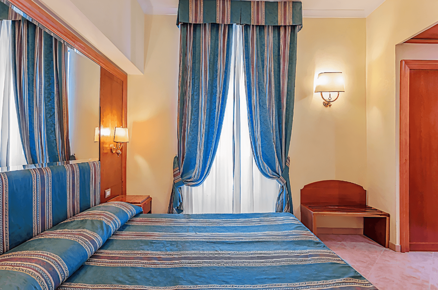 Hotel Lux