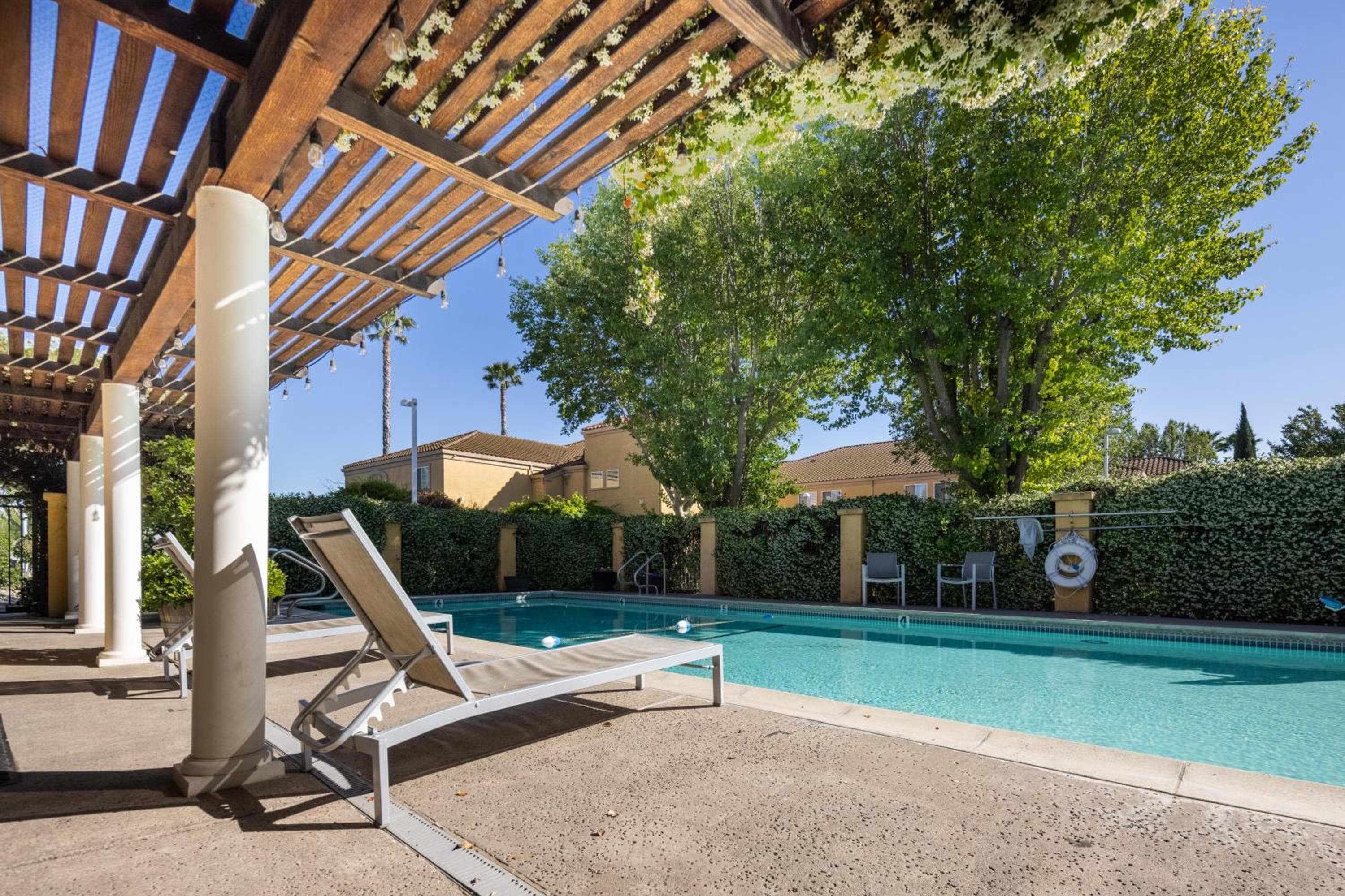 Best Western Plus Dixon Davis