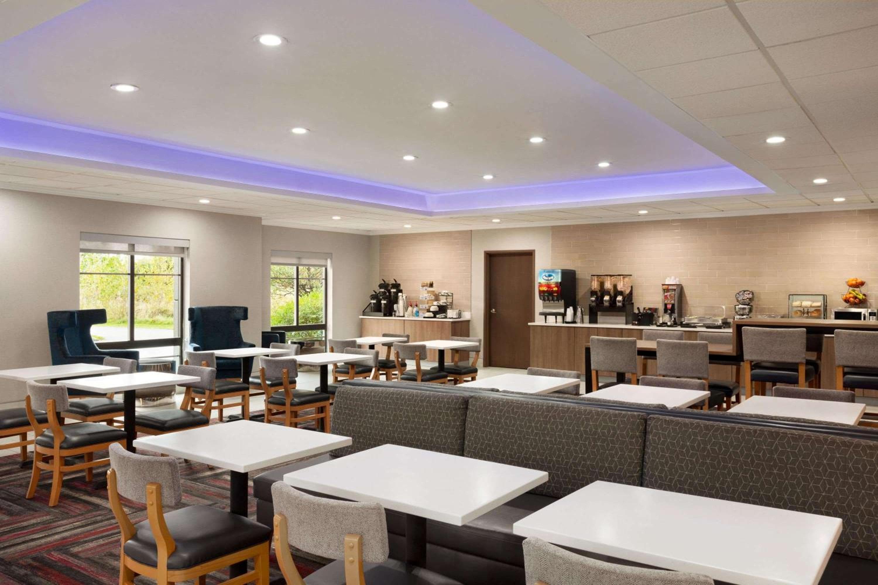 La Quinta Inn & Suites by Wyndham Lackawanna