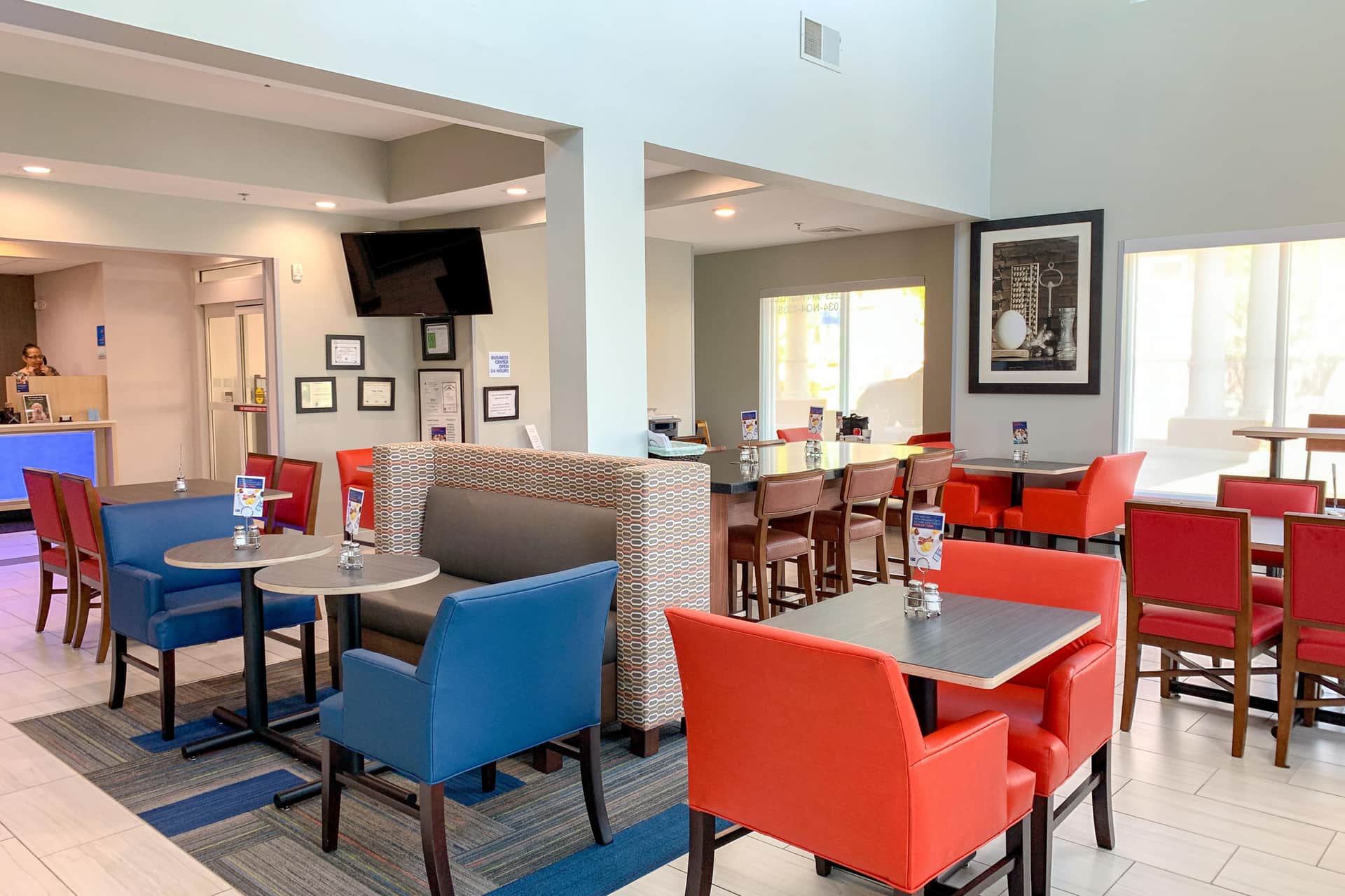 Holiday Inn Express & Suites Lexington Downtown Area-Keeneland