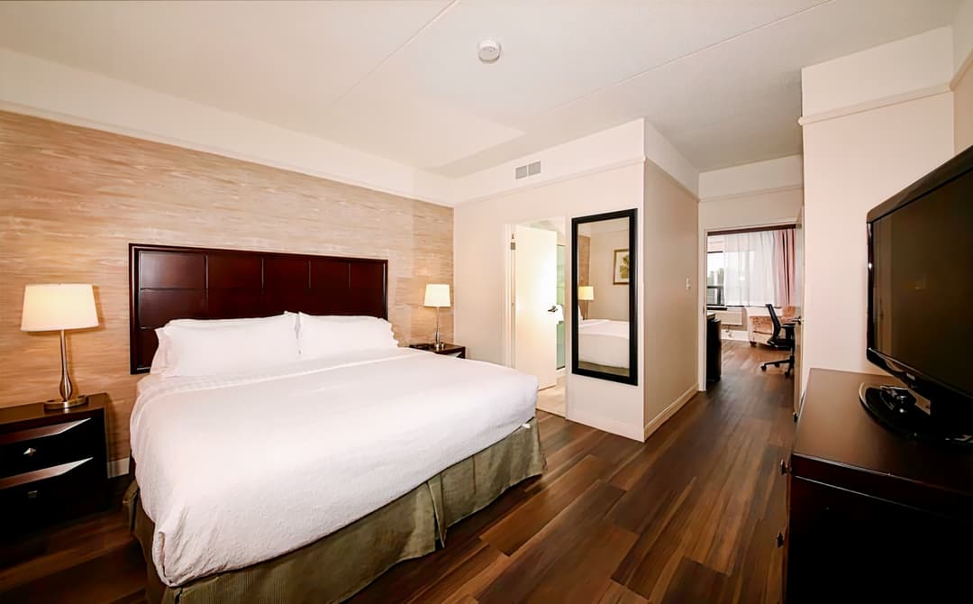 Holiday Inn & Suites Windsor – Ambassador Bridge