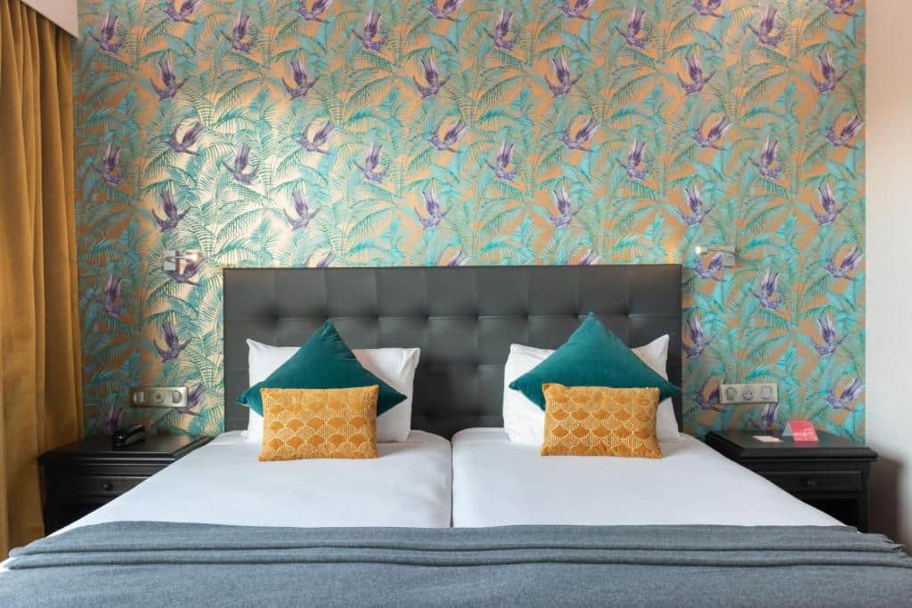 Hôtel Charlemagne by HappyCulture