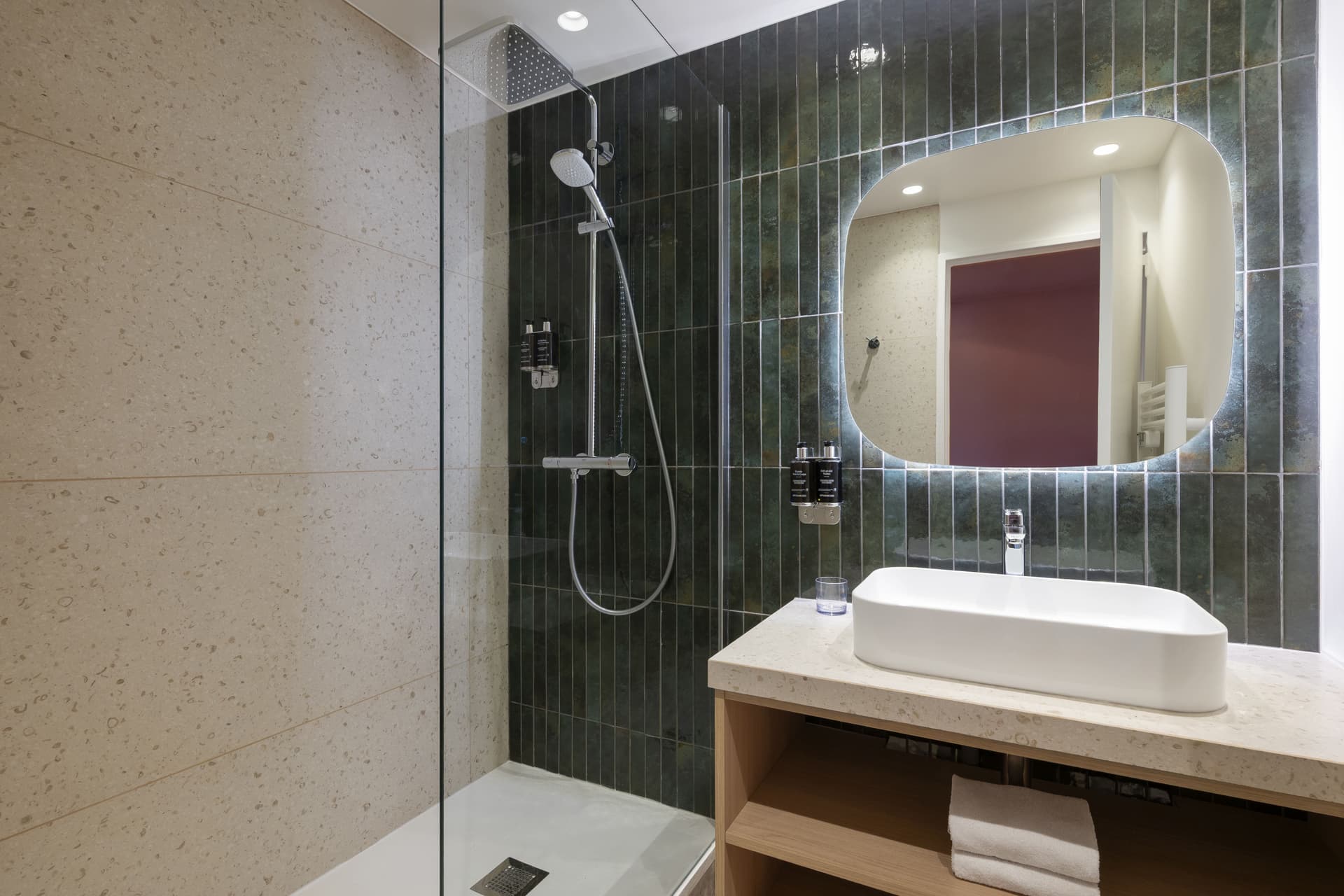 Hôtel Charlemagne by HappyCulture