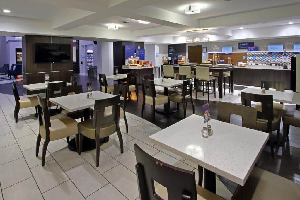Holiday Inn Express & Suites Houston North IAH Area