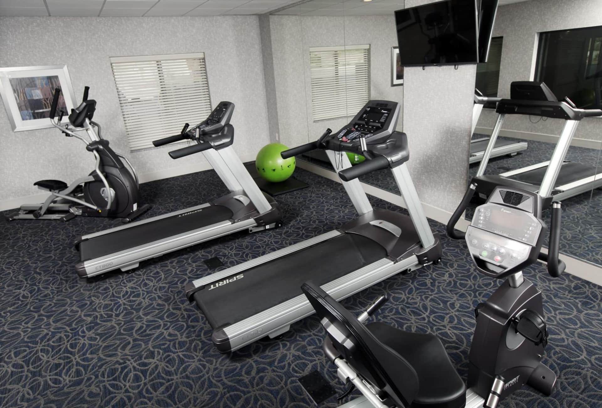 Holiday Inn Express & Suites Omaha South Ralston Arena