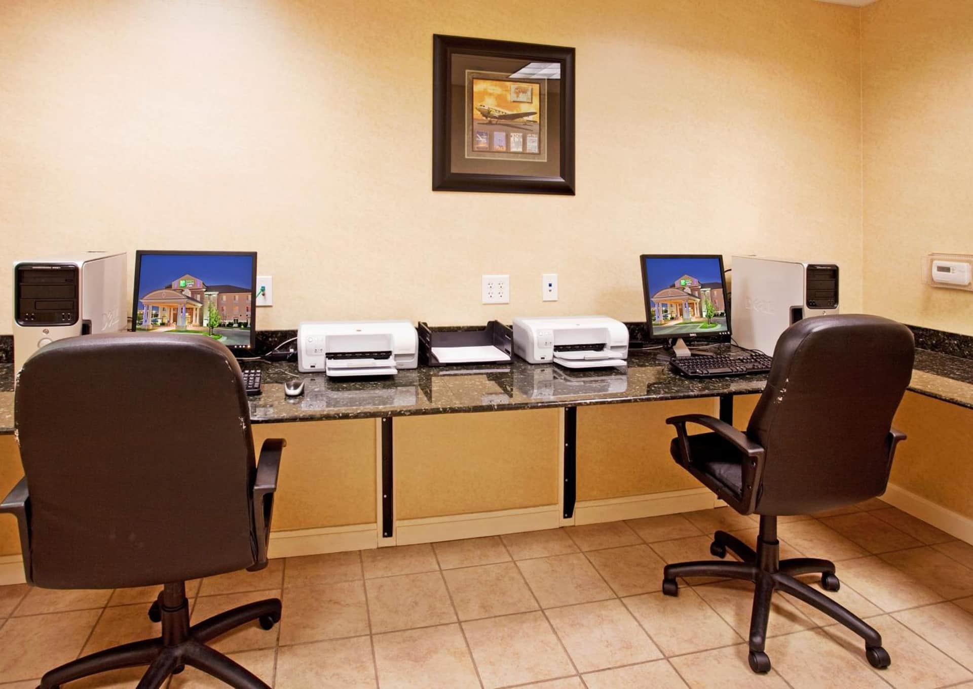 Holiday Inn Express & Suites Wichita Airport