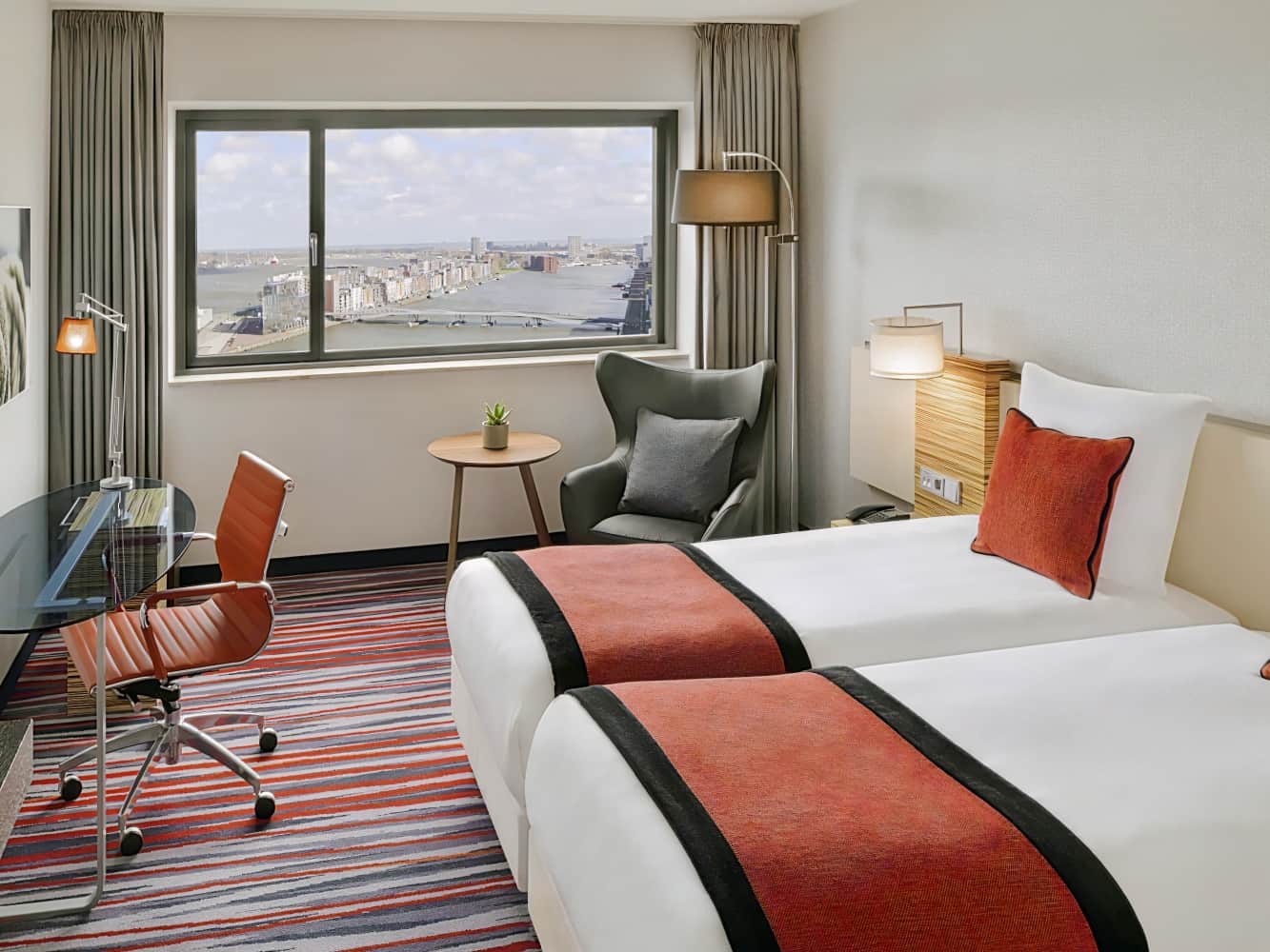 Mövenpick Hotel Amsterdam City Centre