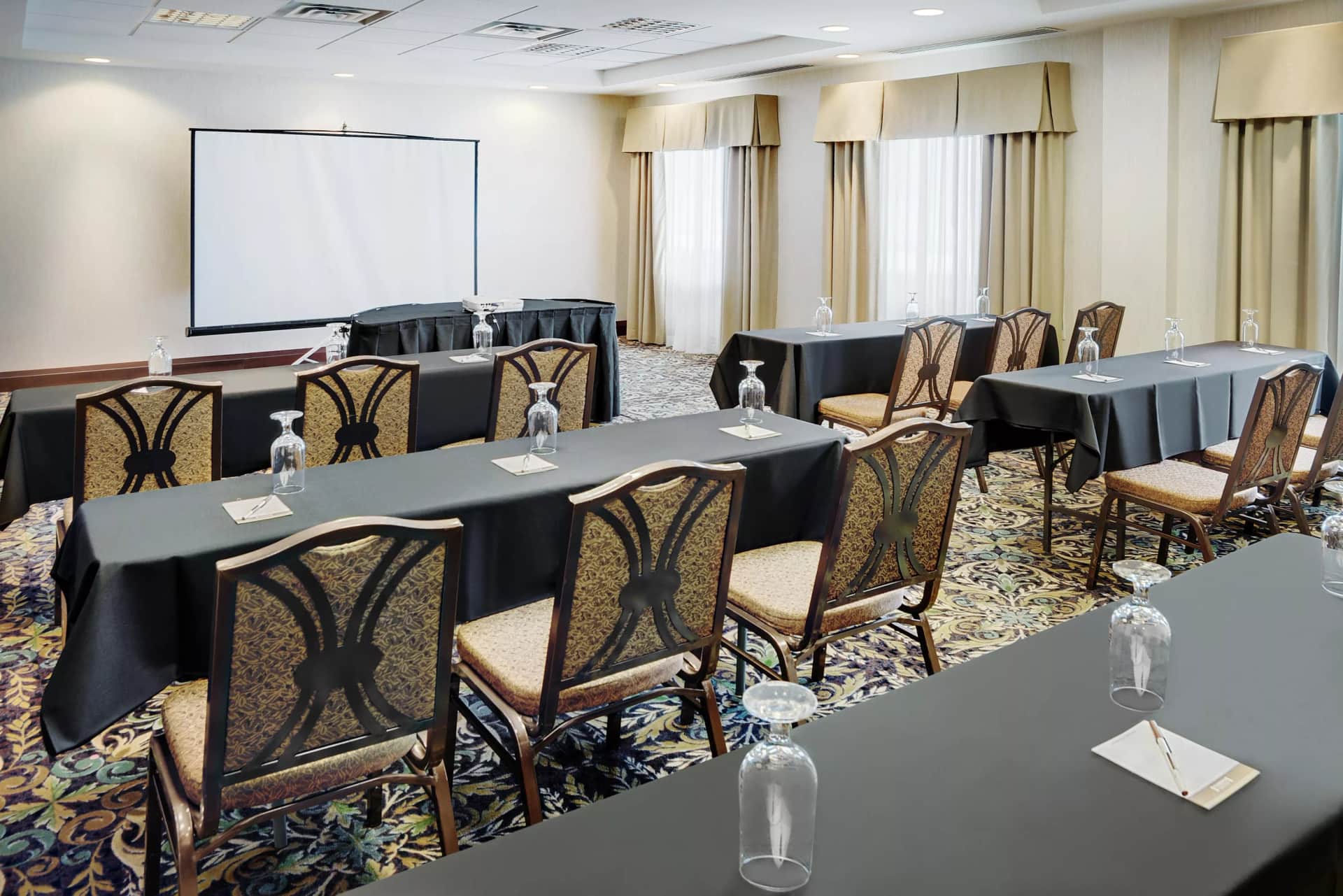 Staybridge Suites Oakville Burlington by IHG