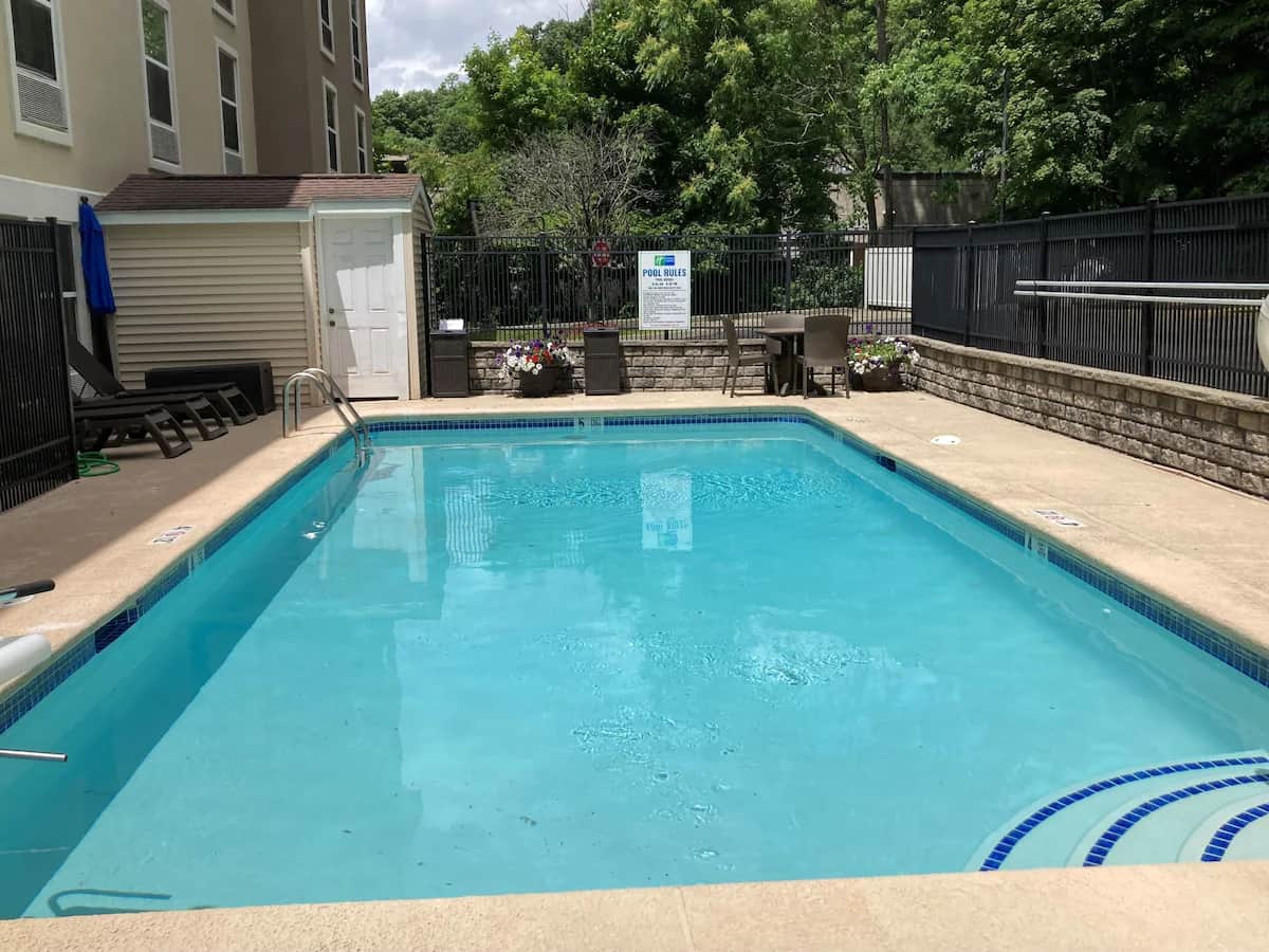Holiday Inn Express & Suites Danbury - I-84