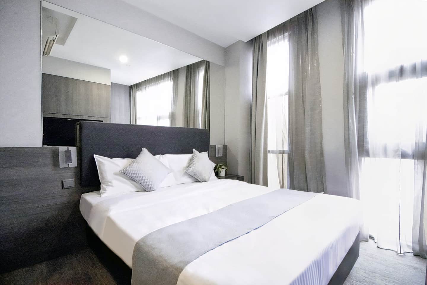Hotel NuVe Stellar (formerly Aqueen Kitchener)