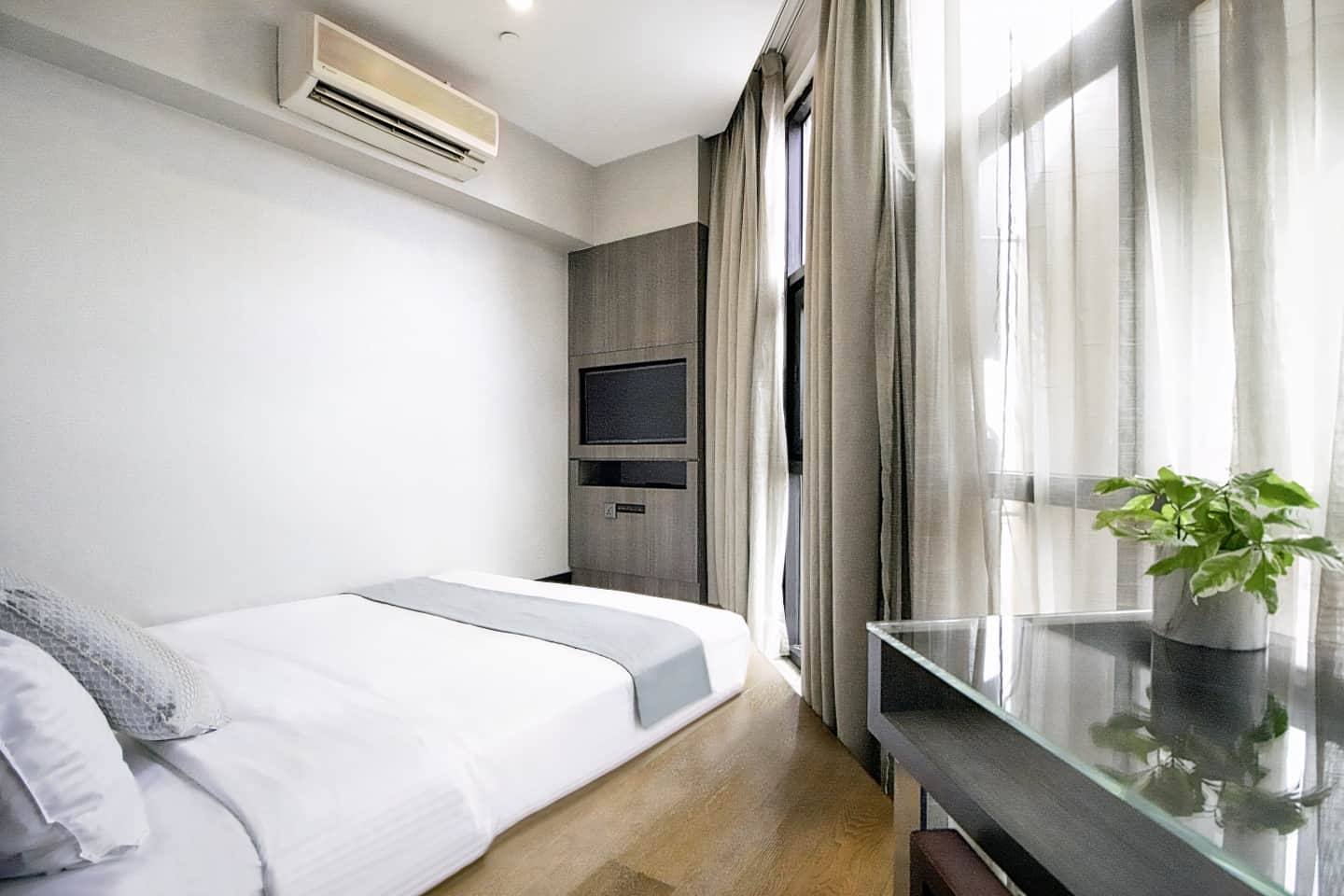 Hotel NuVe Stellar (formerly Aqueen Kitchener)