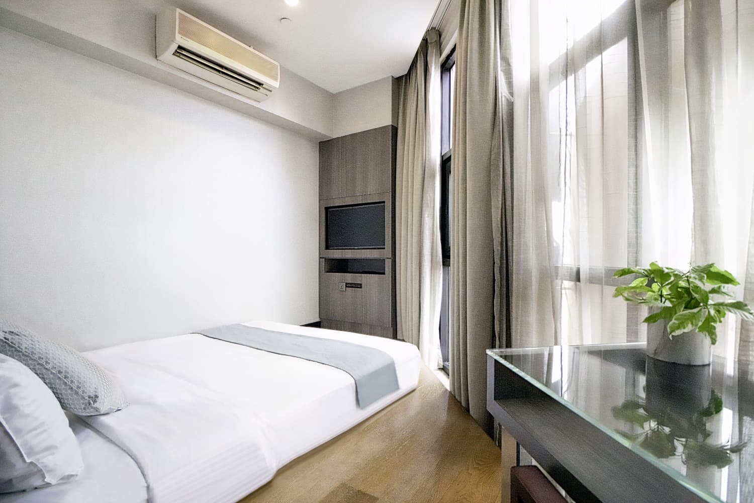 Hotel NuVe Stellar (formerly Aqueen Kitchener)