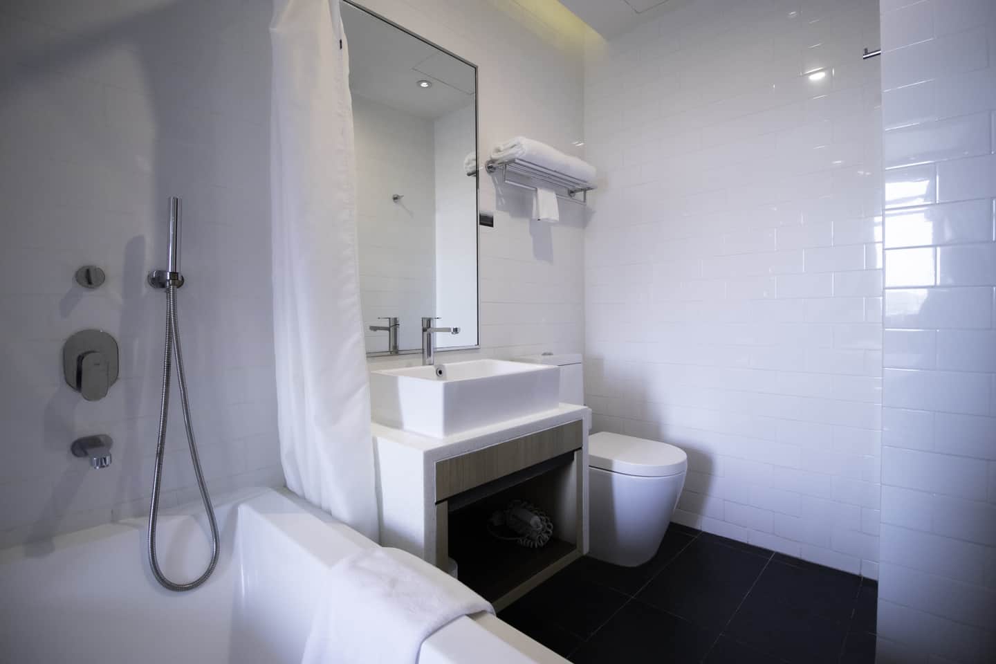 Hotel NuVe Stellar (formerly Aqueen Kitchener)