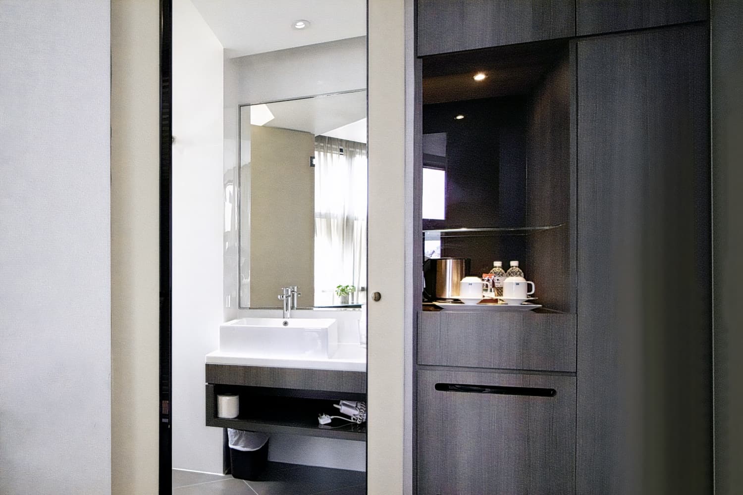 Hotel NuVe Stellar (formerly Aqueen Kitchener)