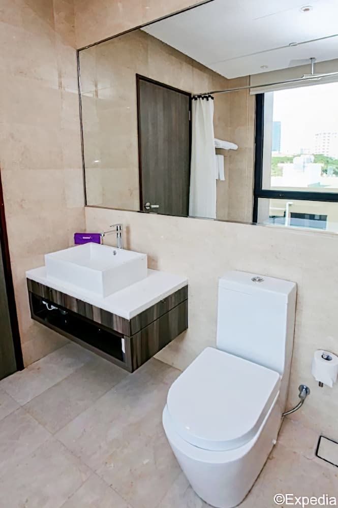 Hotel NuVe Stellar (formerly Aqueen Kitchener)