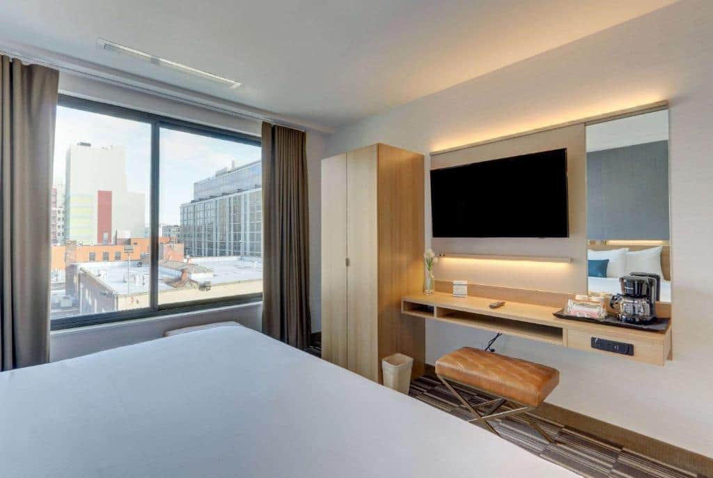 Microtel by Wyndham Long Island City