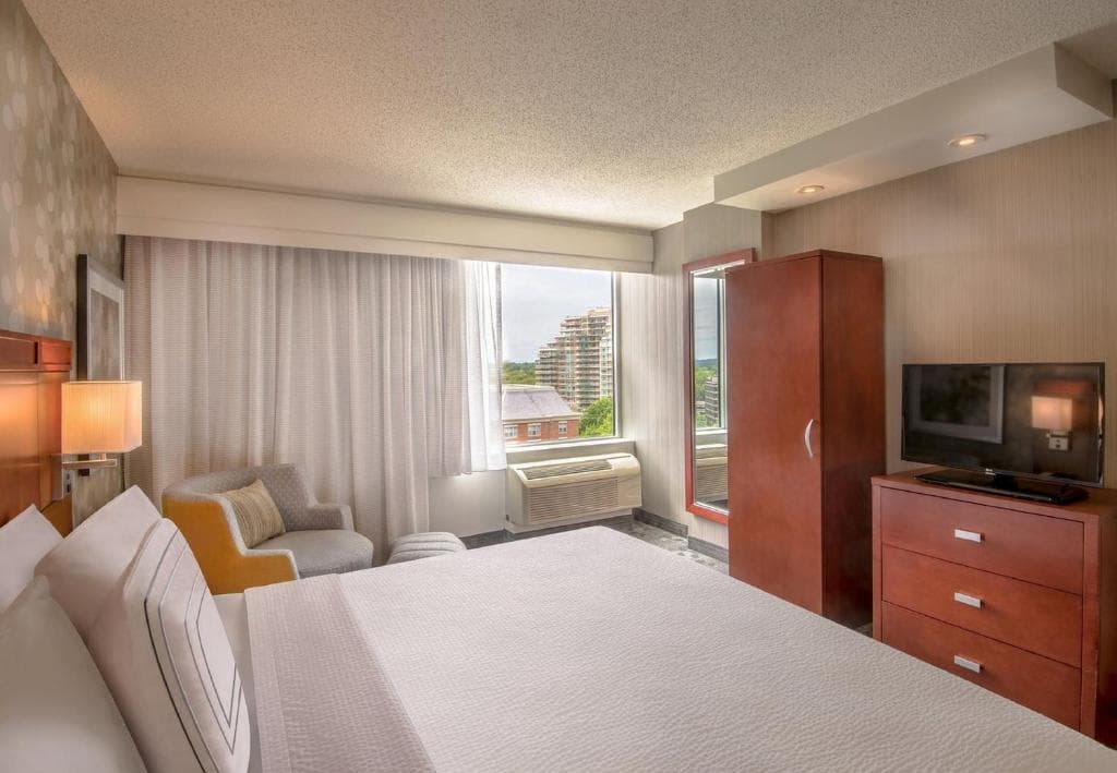 Courtyard by Marriott Bethesda Chevy Chase