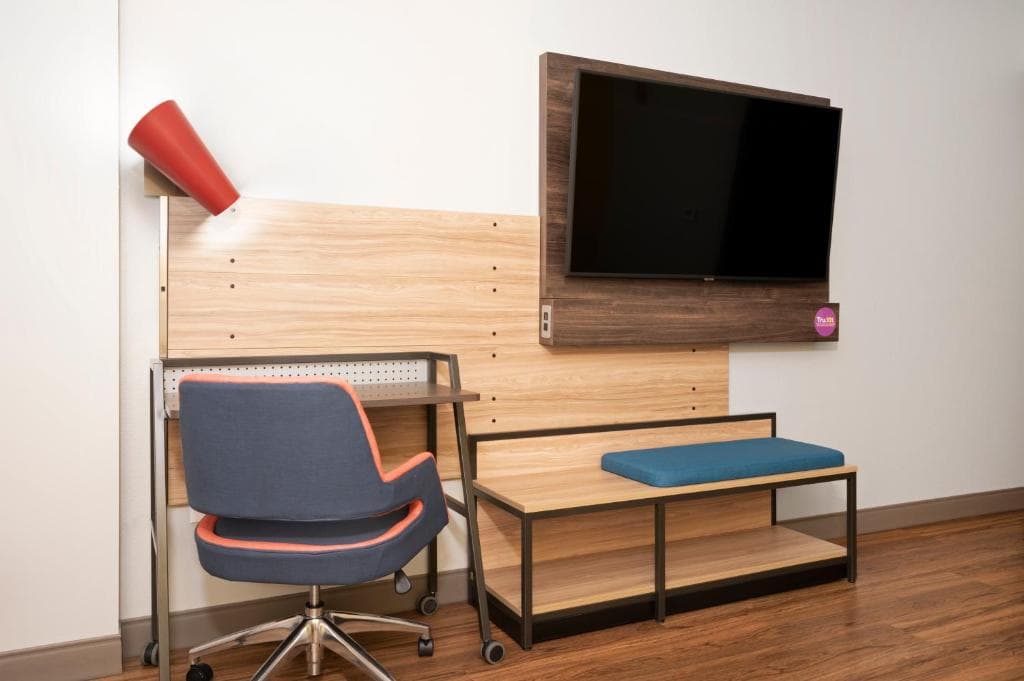 Tru by Hilton - Baltimore Harbor East