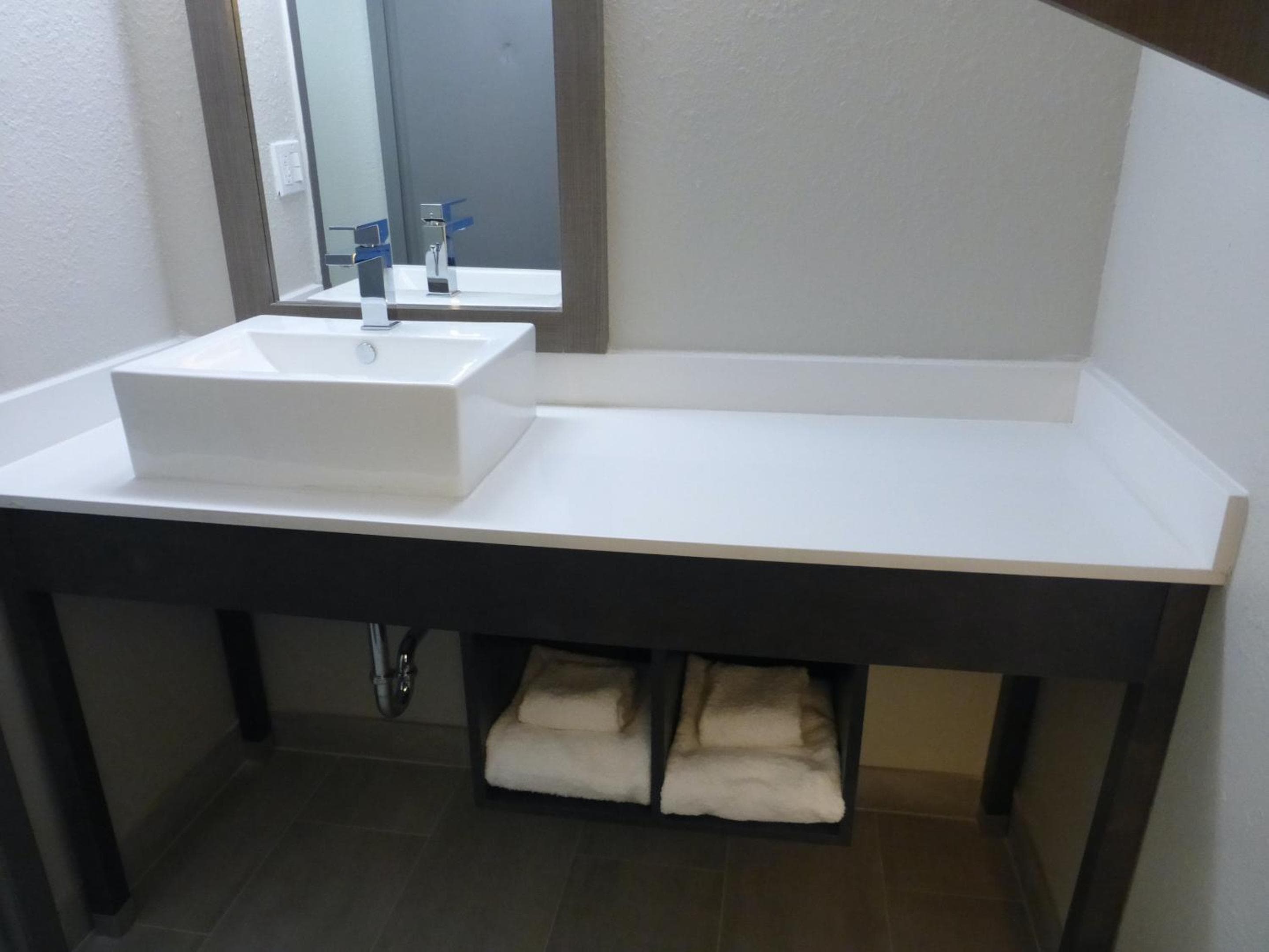 Red Roof Plus Bourbonnais