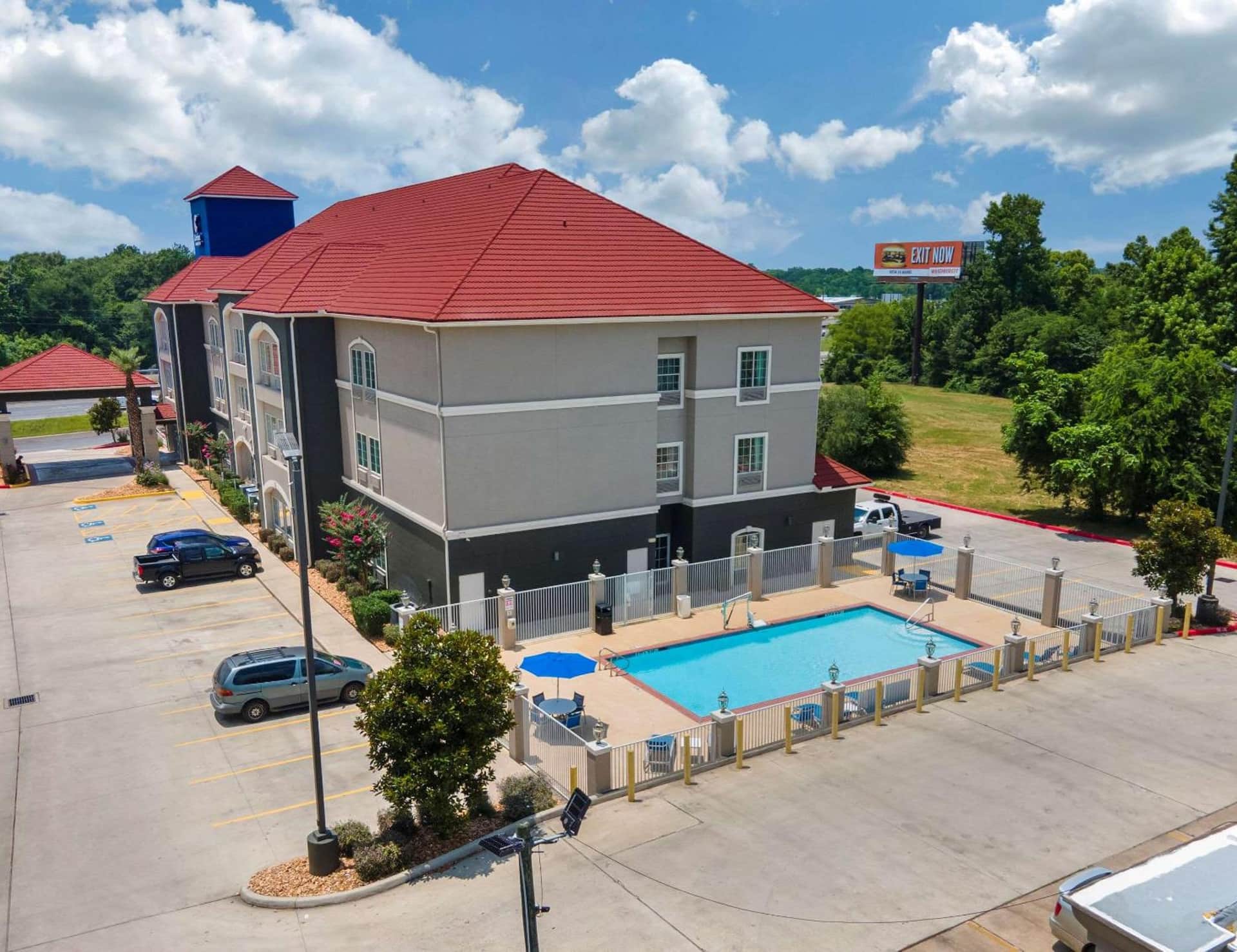 Comfort Inn & Suites Cleveland, Texas