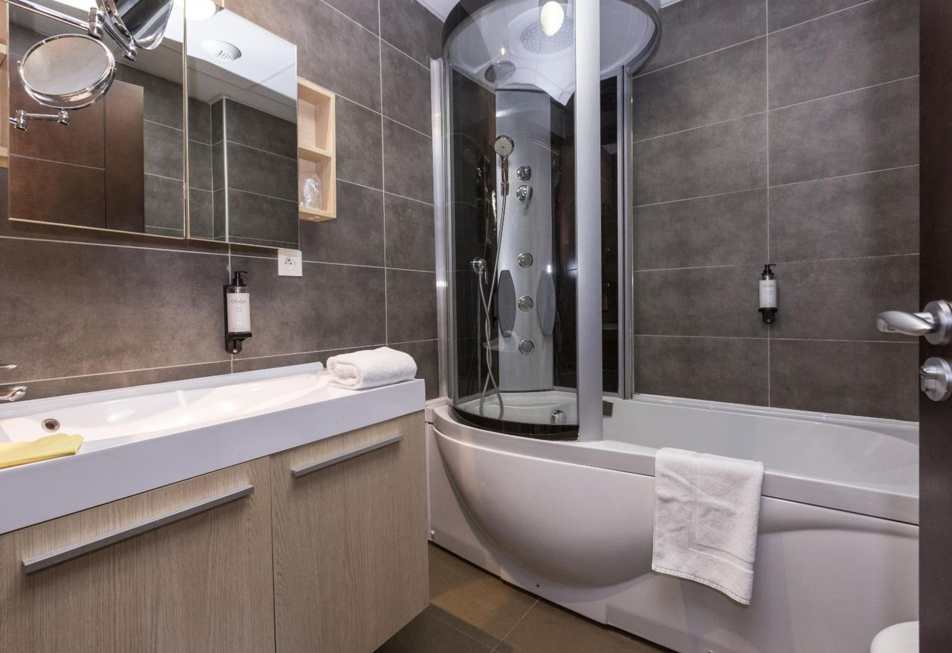 Zenitude Swiss Aparthotels - Ferney Voltaire