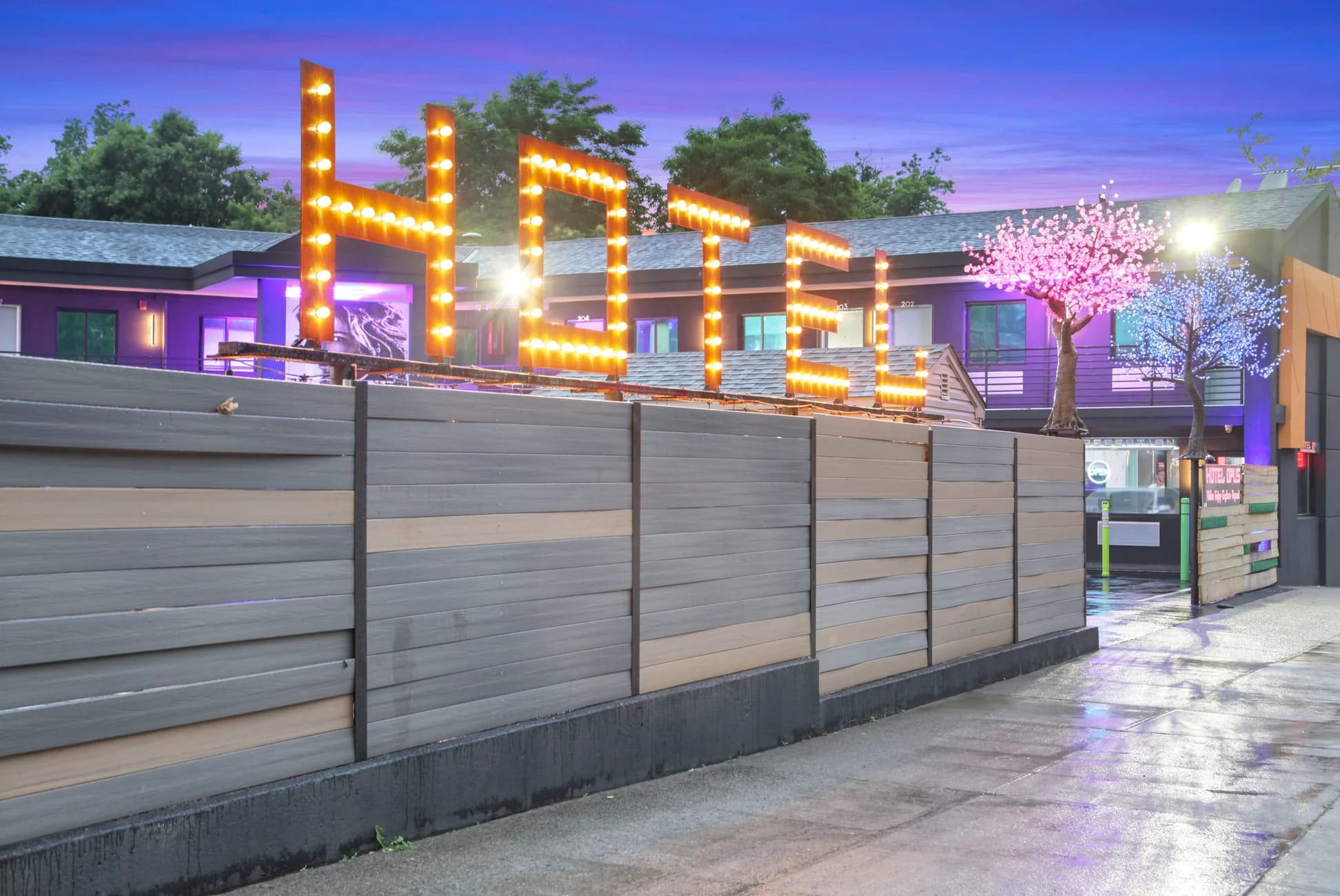 Hotel OPUS Bronx Near Bay Plaza Mall