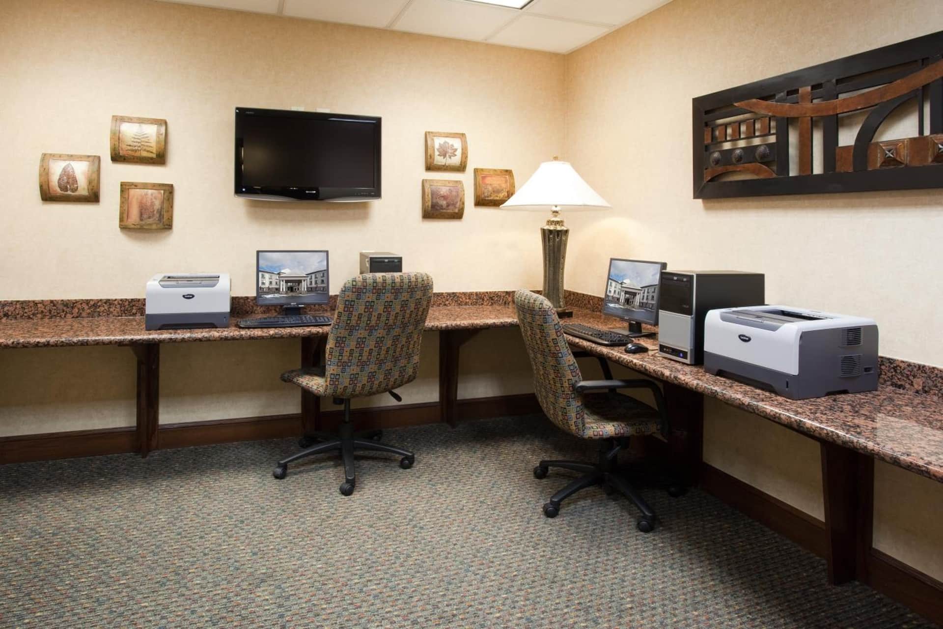 Holiday Inn Express Airport East, an IHG Hotel