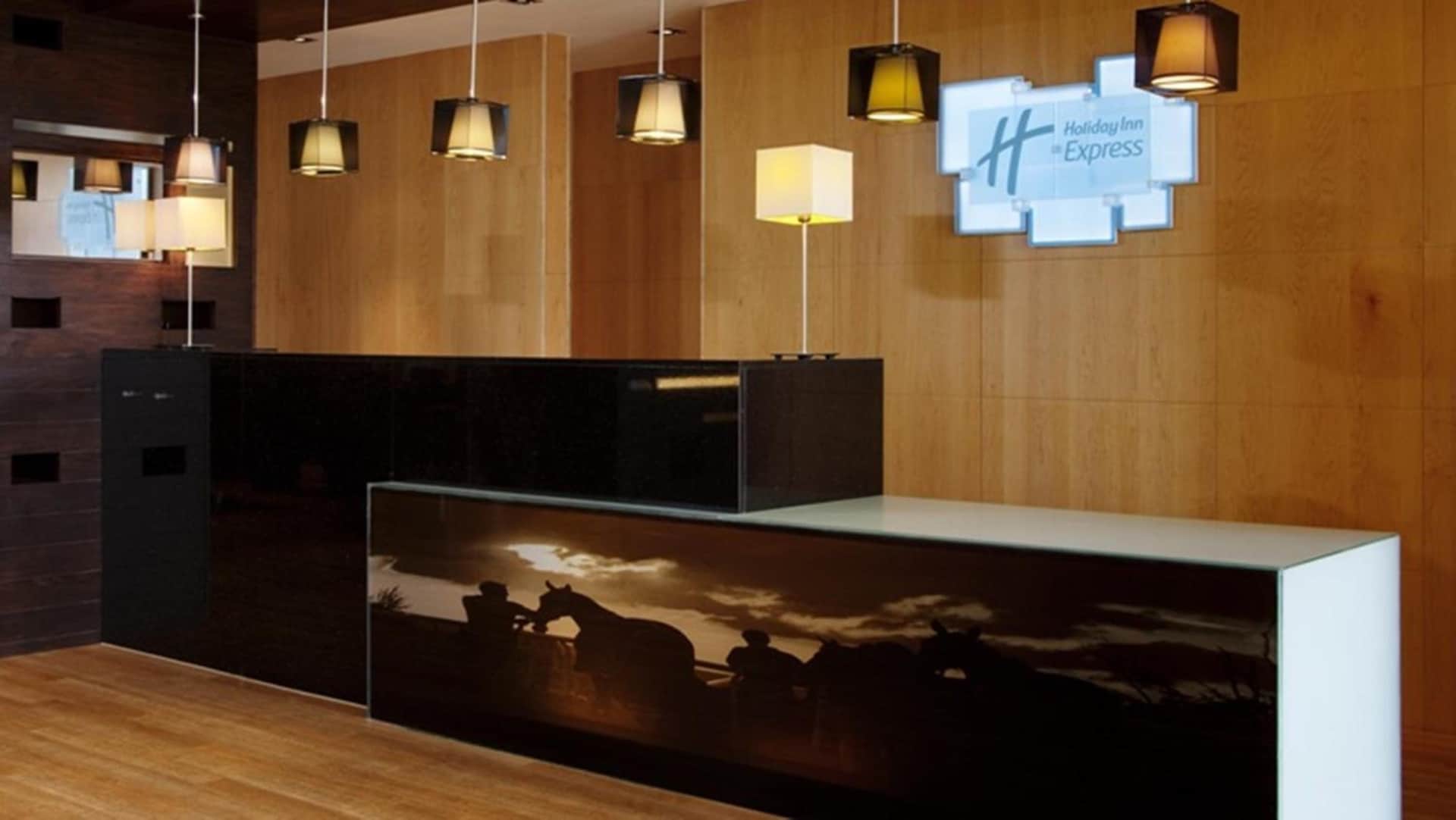 Holiday Inn Express London - Epsom Downs, an IHG Hotel