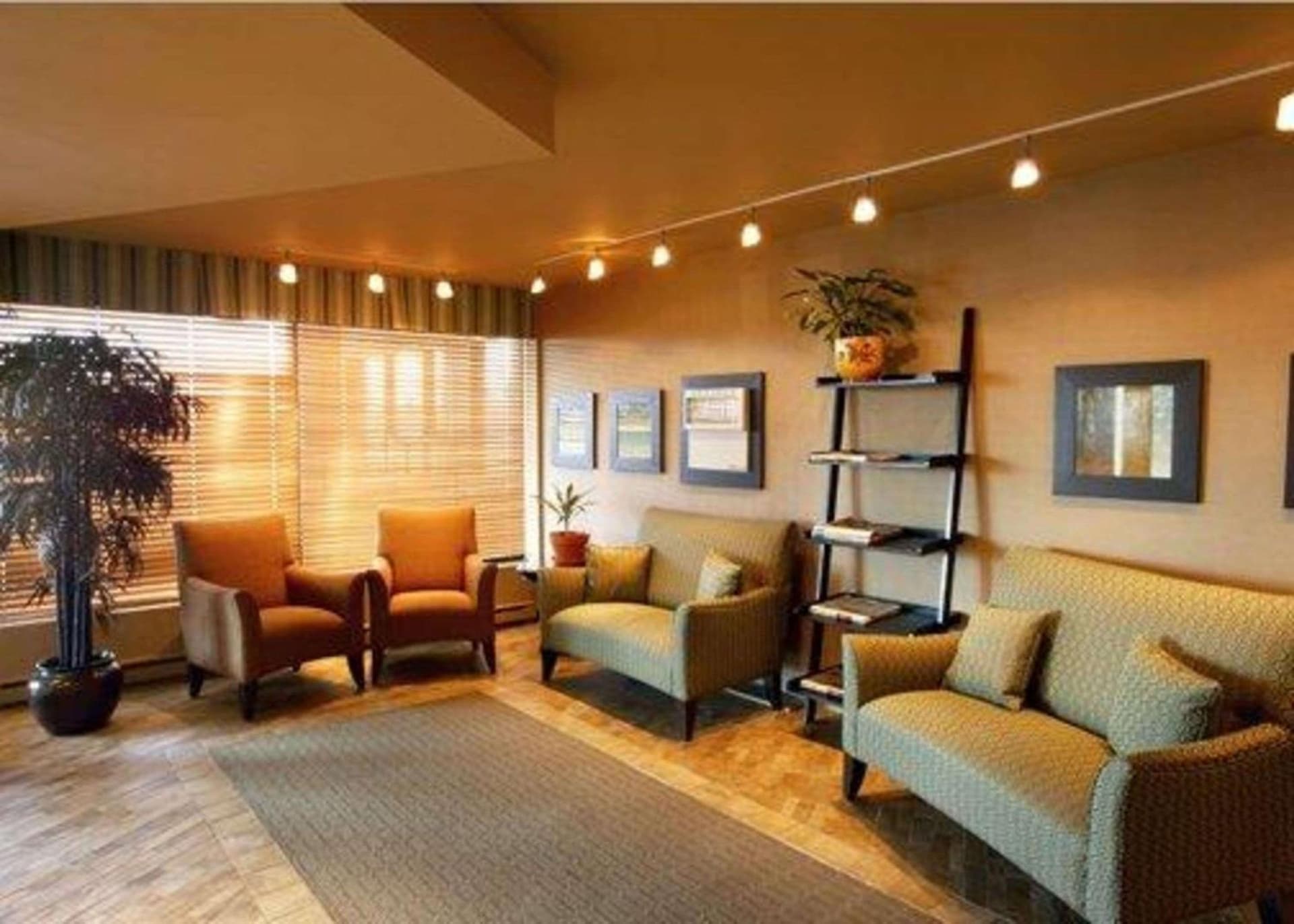Quality Inn & Suites P.E. Trudeau Airport