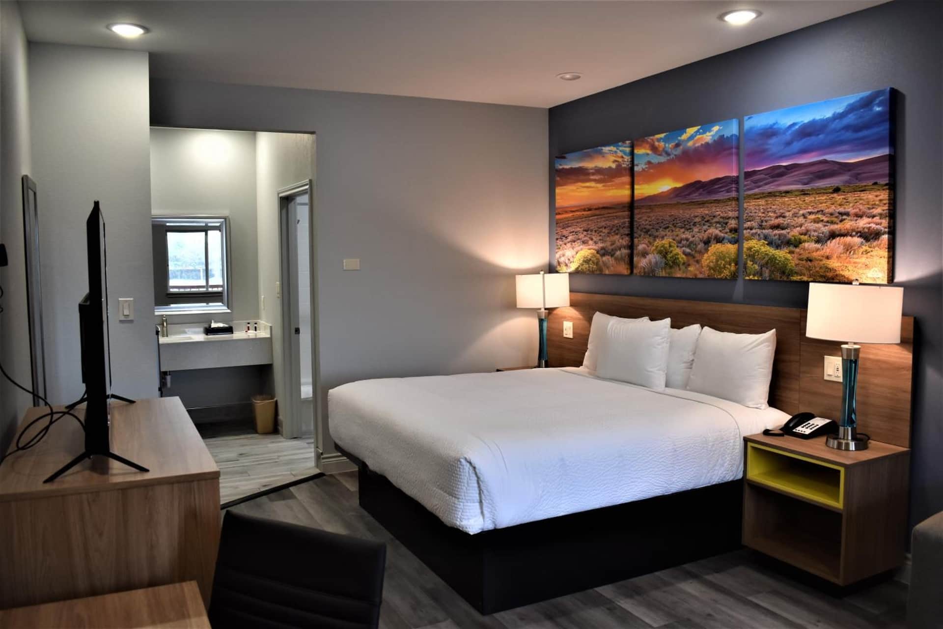 Days Inn & Suites by Wyndham Downtown/University of Houston