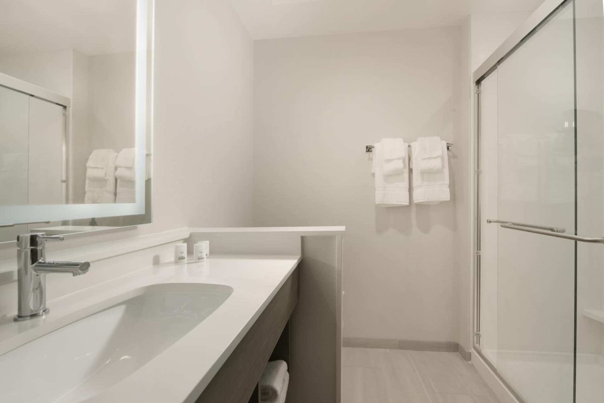 Holiday Inn Express & Suites - Williamstown - Glassboro, an IHG Hotel