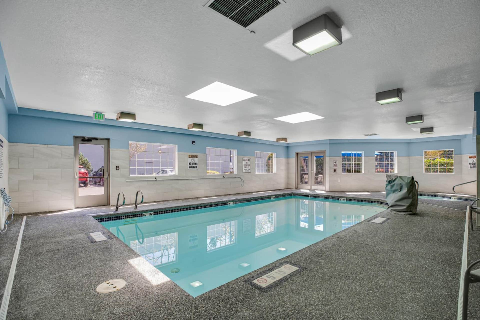 Holiday Inn Express Hotel & Suites Portland - Jantzen Beach, an IHG Hotel