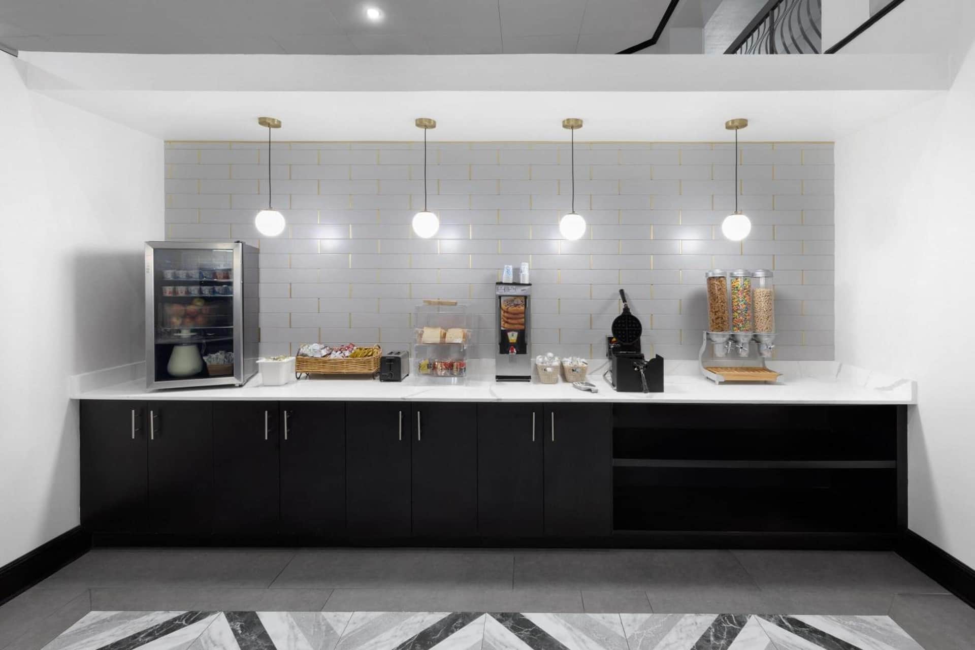 La Quinta Inn & Suites by Wyndham Houston Bush IAH South