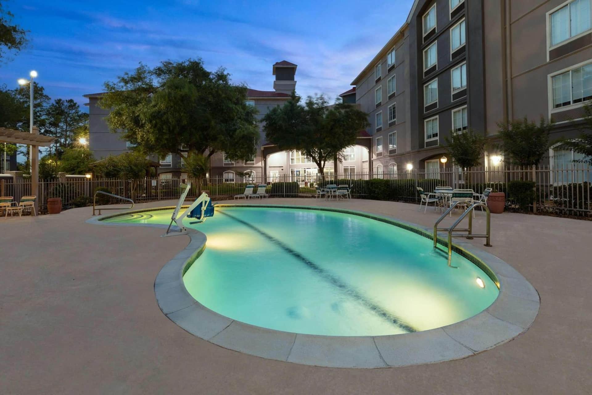 La Quinta Inn & Suites by Wyndham Houston Bush IAH South