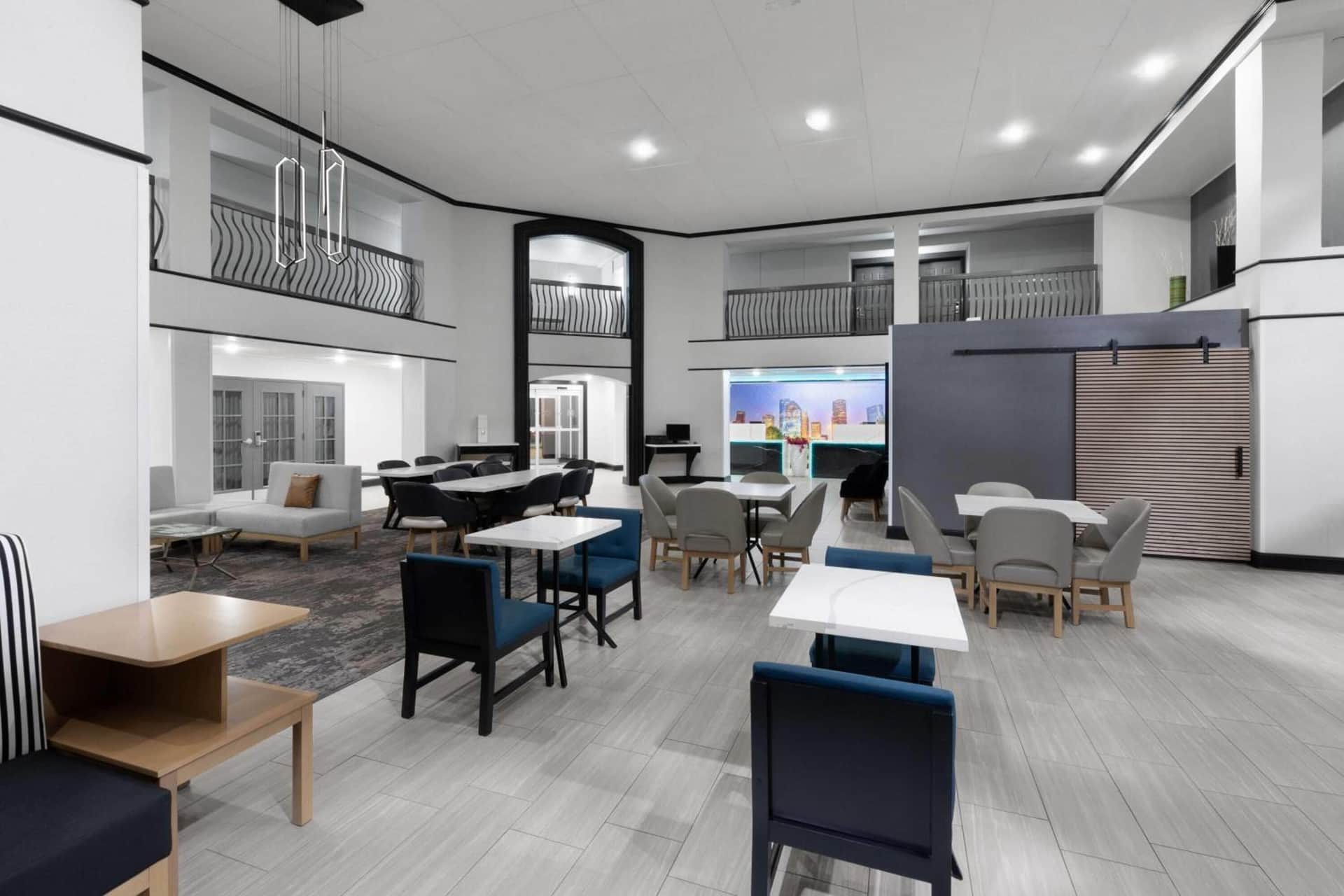 La Quinta Inn & Suites by Wyndham Houston Bush IAH South