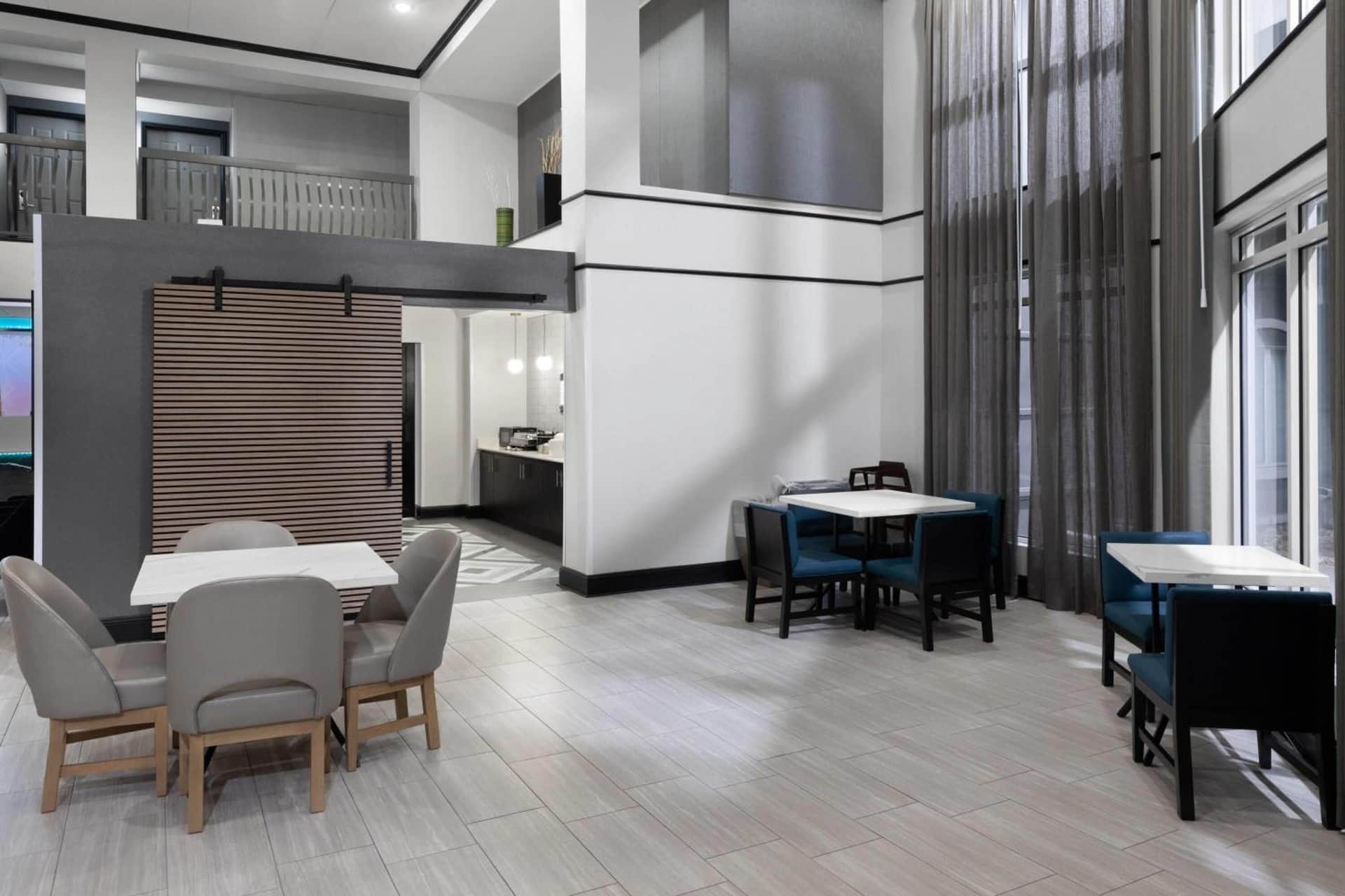 La Quinta Inn & Suites by Wyndham Houston Bush IAH South