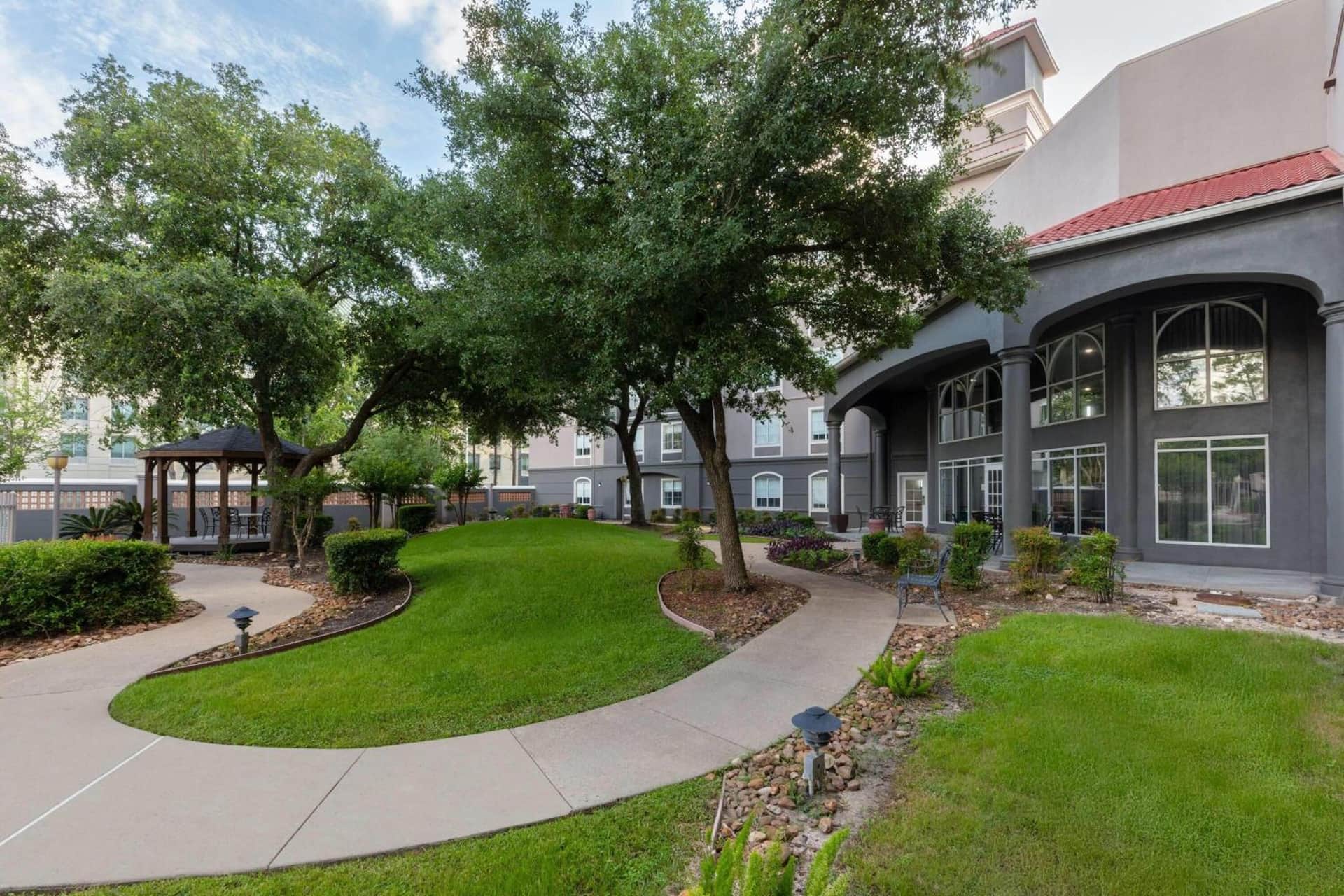 La Quinta Inn & Suites by Wyndham Houston Bush IAH South