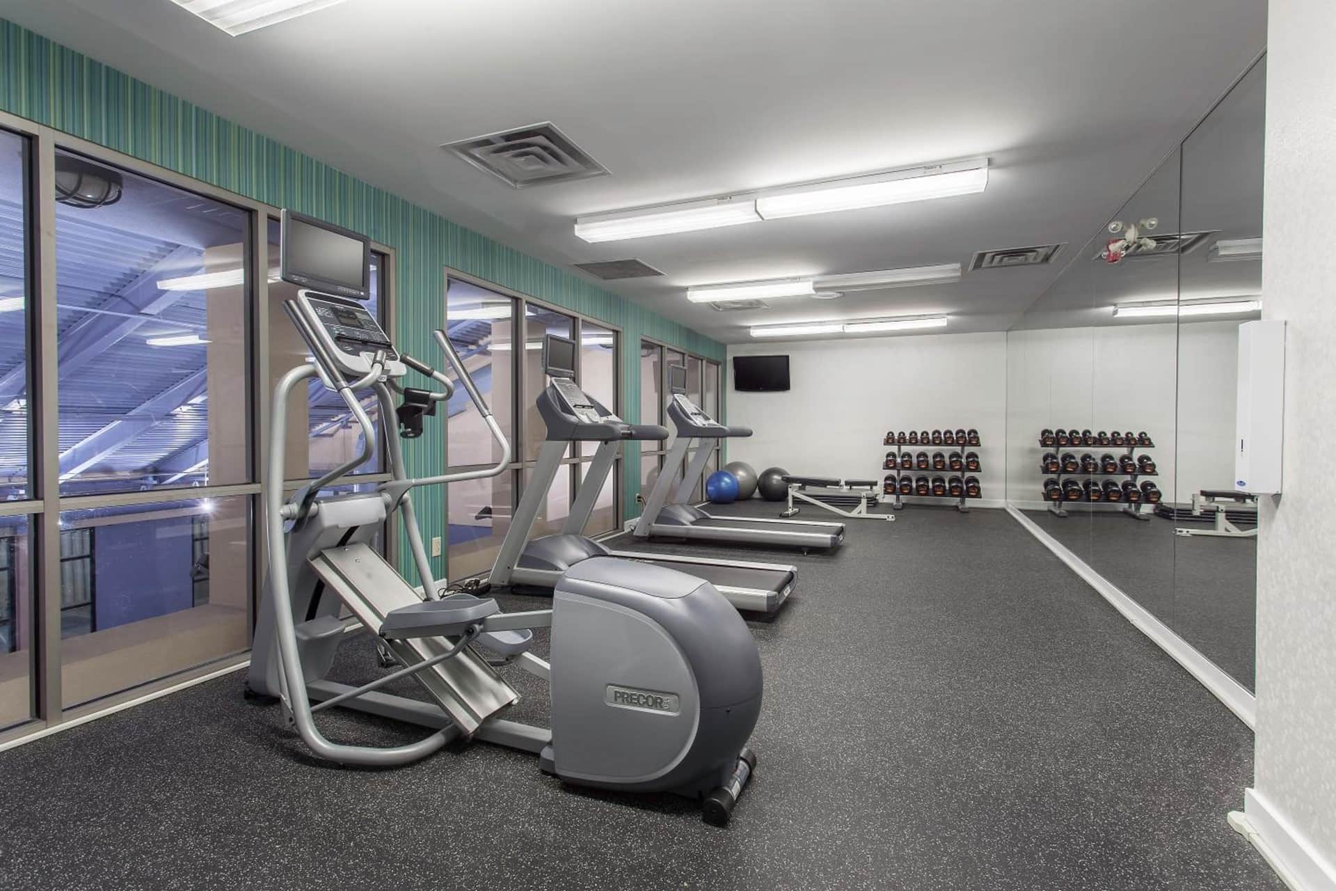 Holiday Inn Express & Suites Mississauga-Toronto Southwest, an IHG Hotel